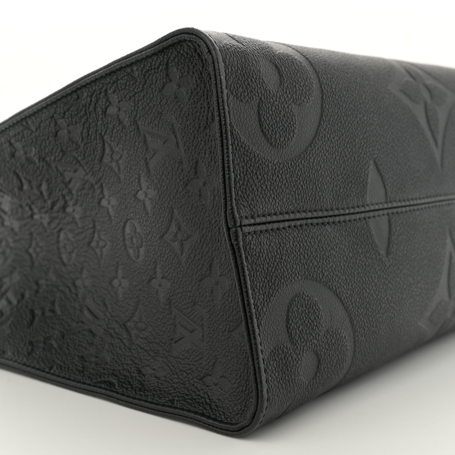 Louis Vuitton Empreinte Monogram Giant OnTheGo MM Black 9 of 10