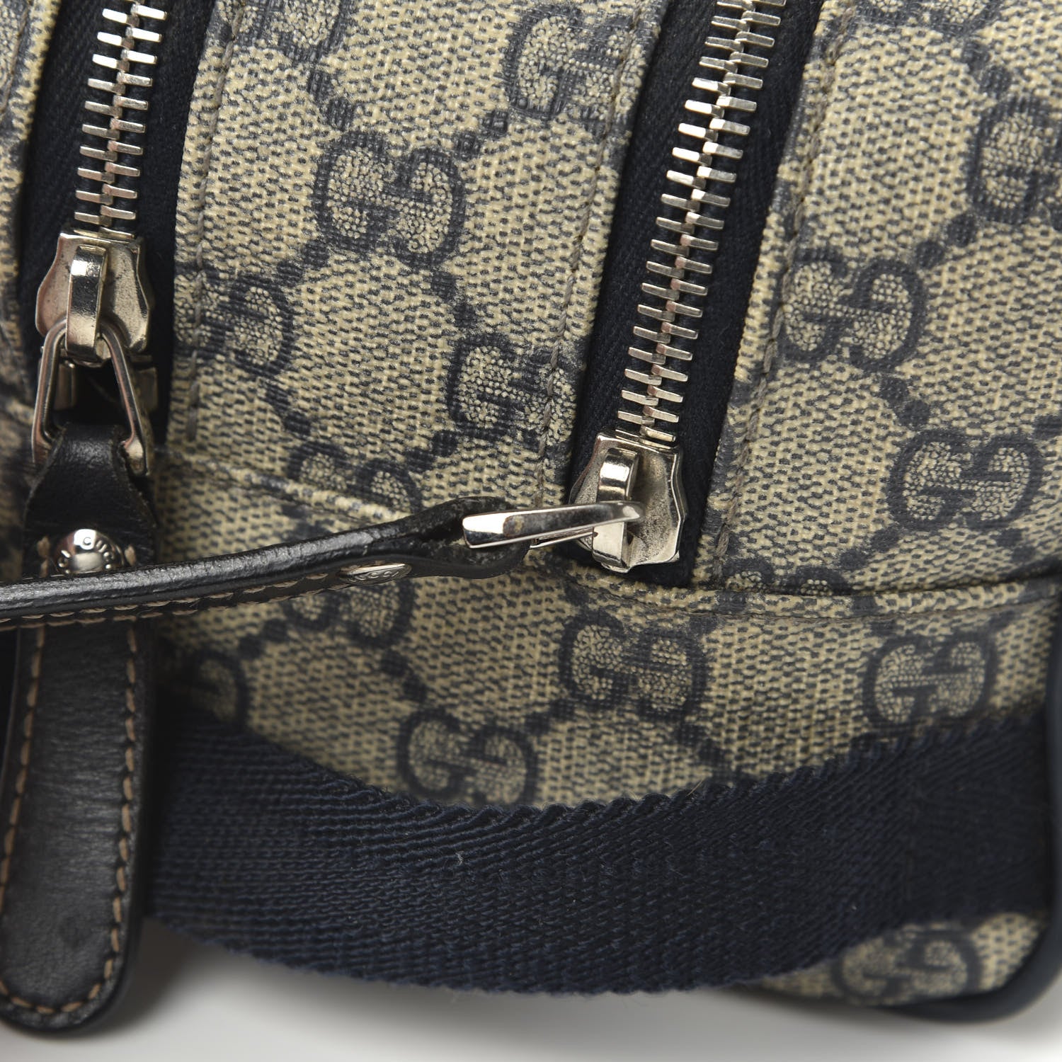 Gucci GG Supreme Monogram Toiletry Case Navy 12 of 12