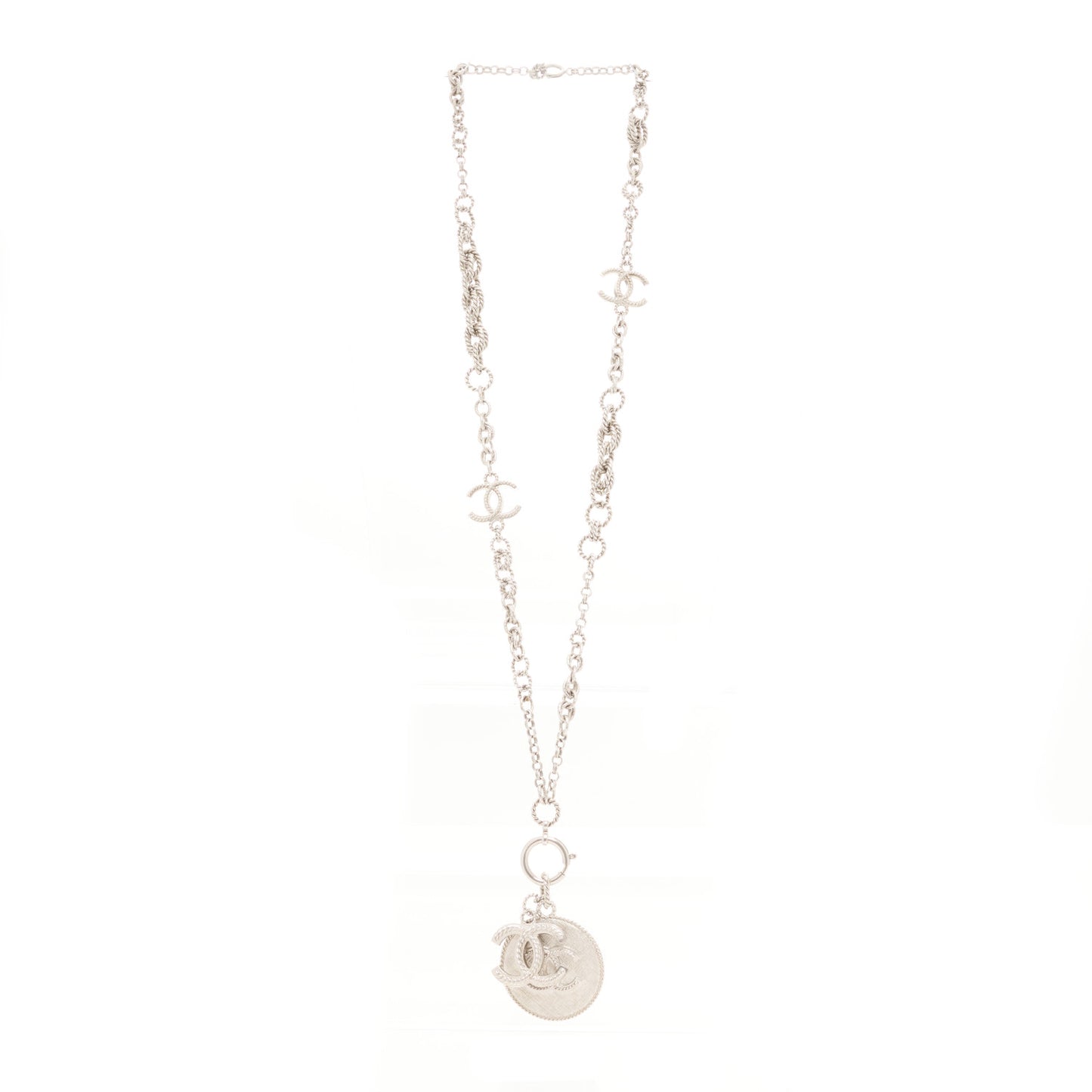 Medallion CC Chain Necklace Silver