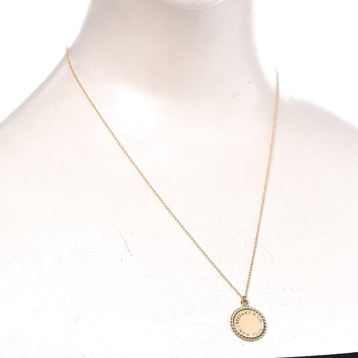 18K Yellow Gold Twist Round Charm Necklace