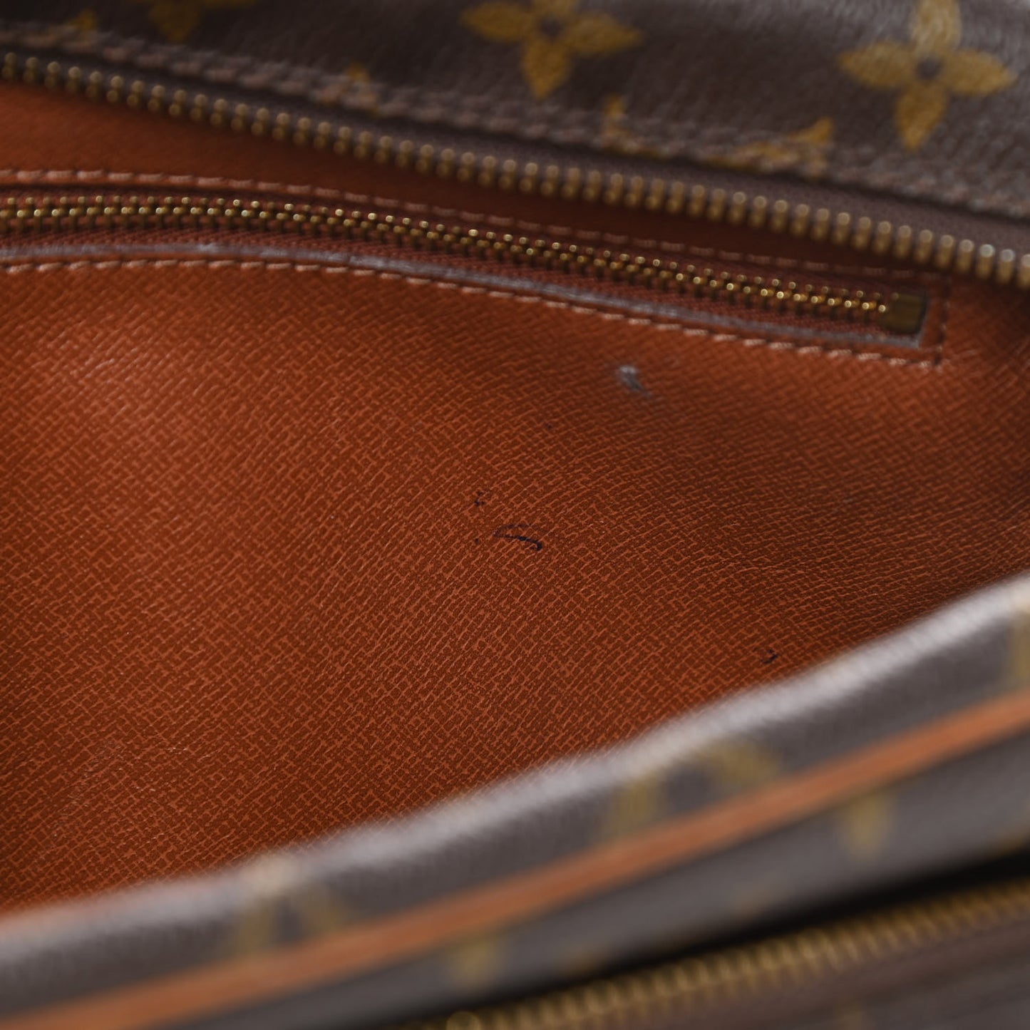 Monogram Nil 28