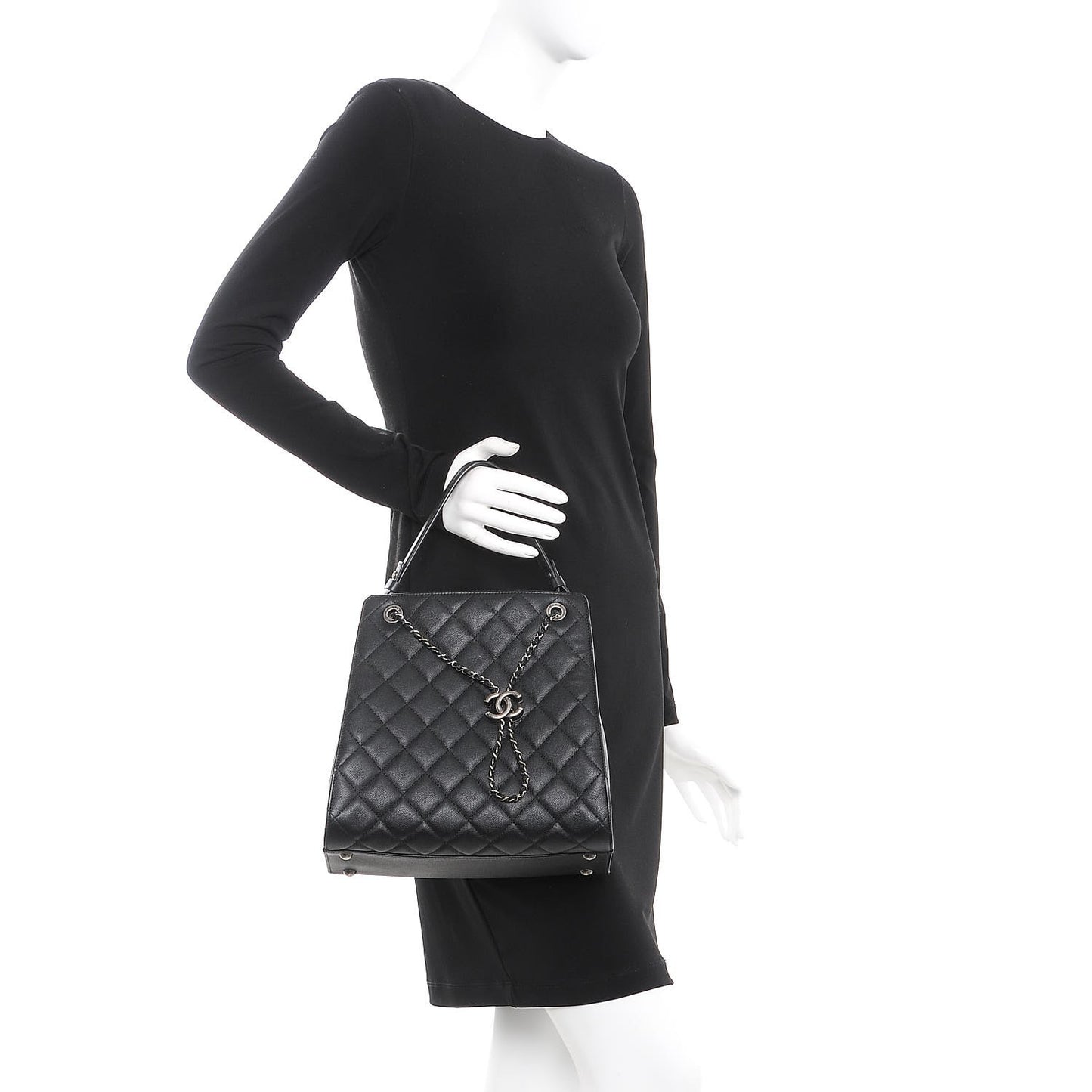 Caviar Quilted Medium CC Bucket Bag Black
