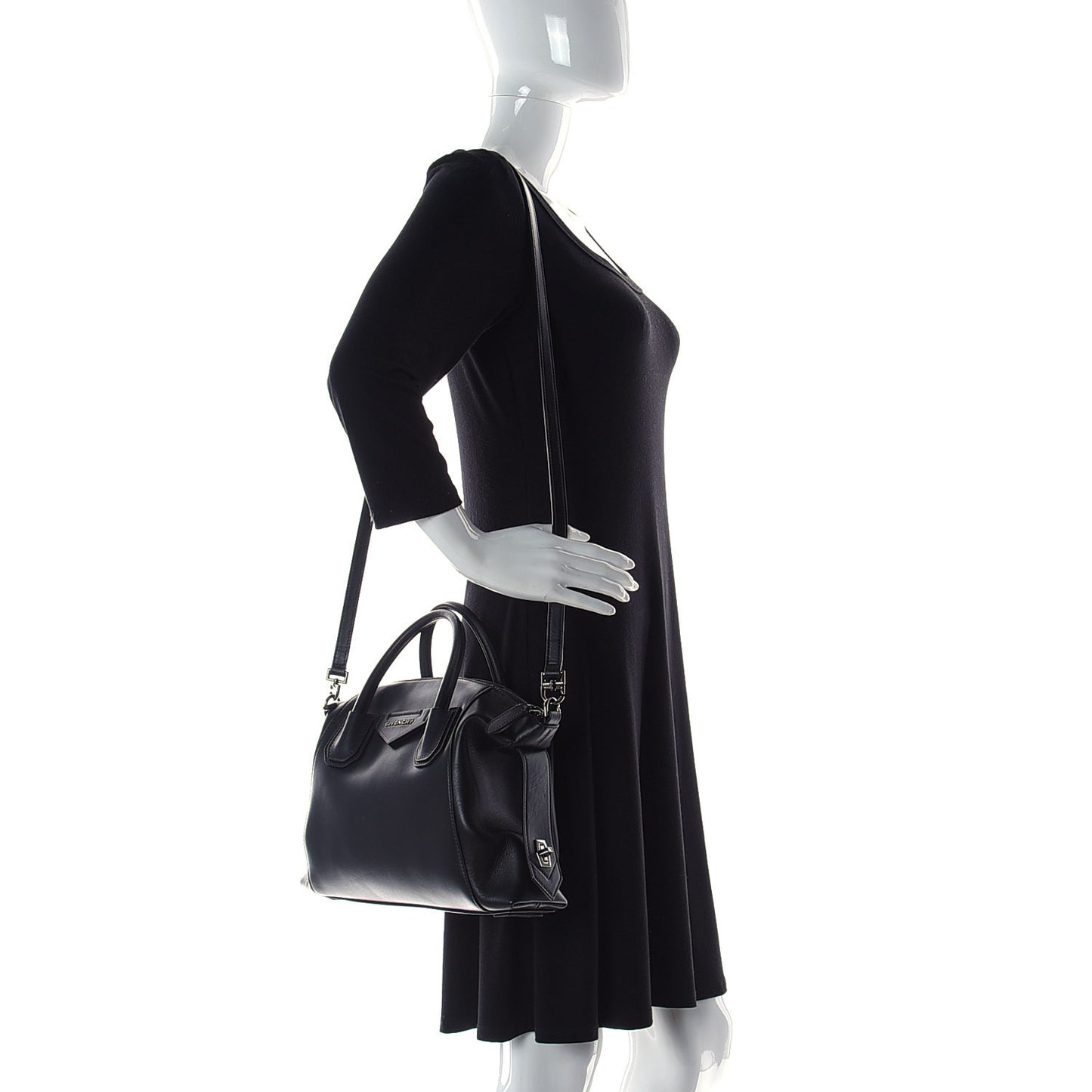 Smooth Calfskin Small Soft Antigona Black