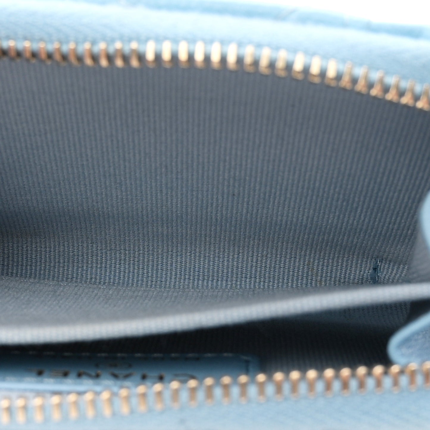 Caviar Quilted Zip Card Holder Light Blue