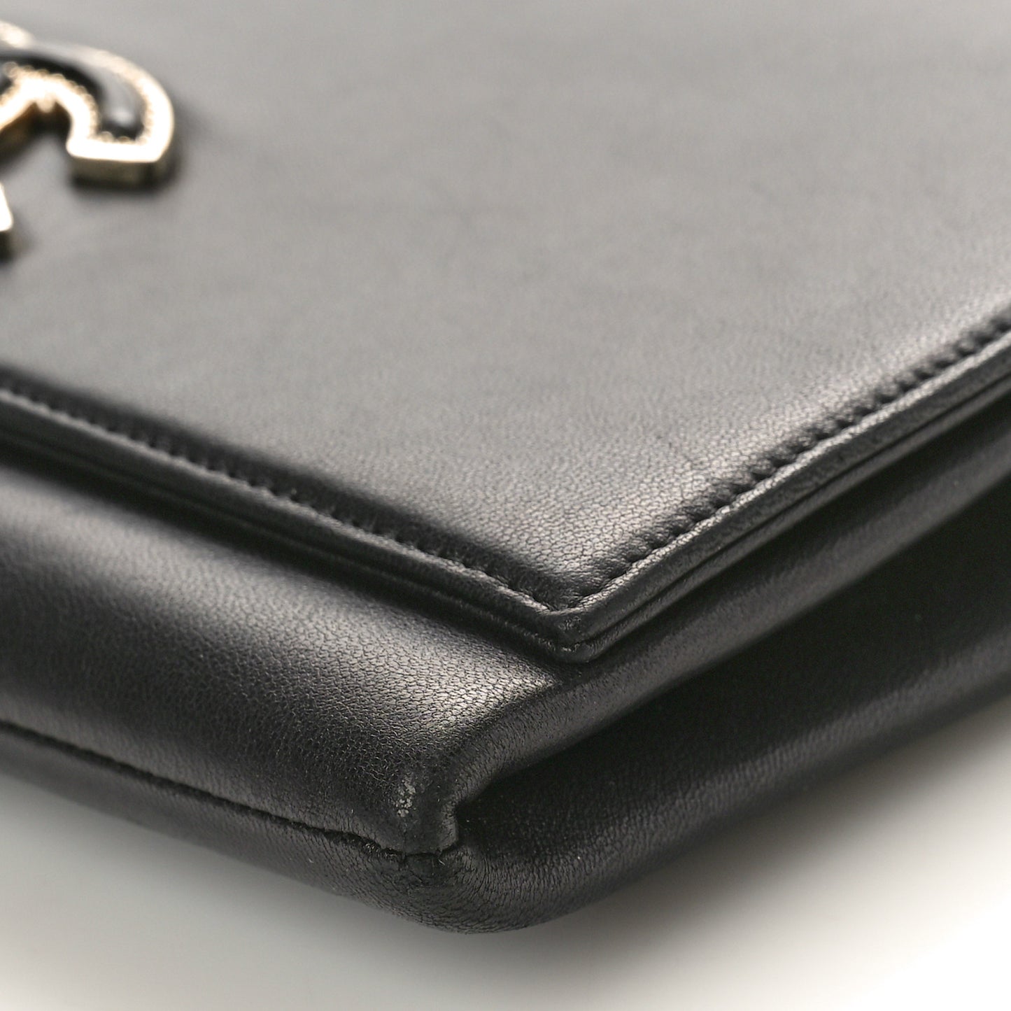 Lambskin Enamel CC Flap Clutch With Chain Black