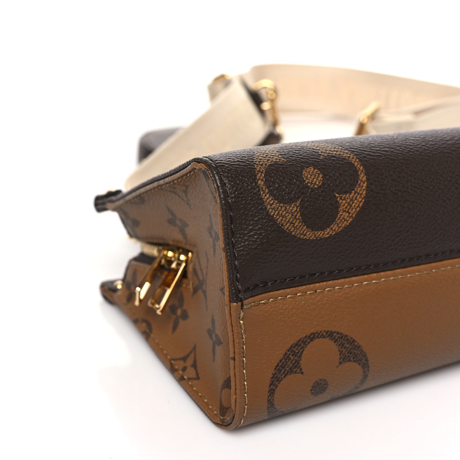 Louis Vuitton Reverse Monogram Giant OnTheGo East West 7 of 9