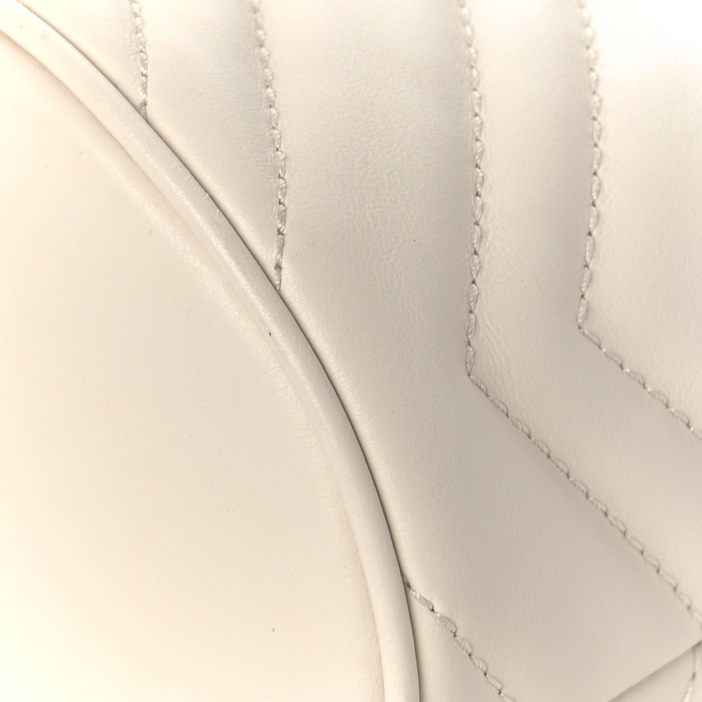 Calfskin Matelasse Mini GG Marmont 2.0 Bucket Bag White