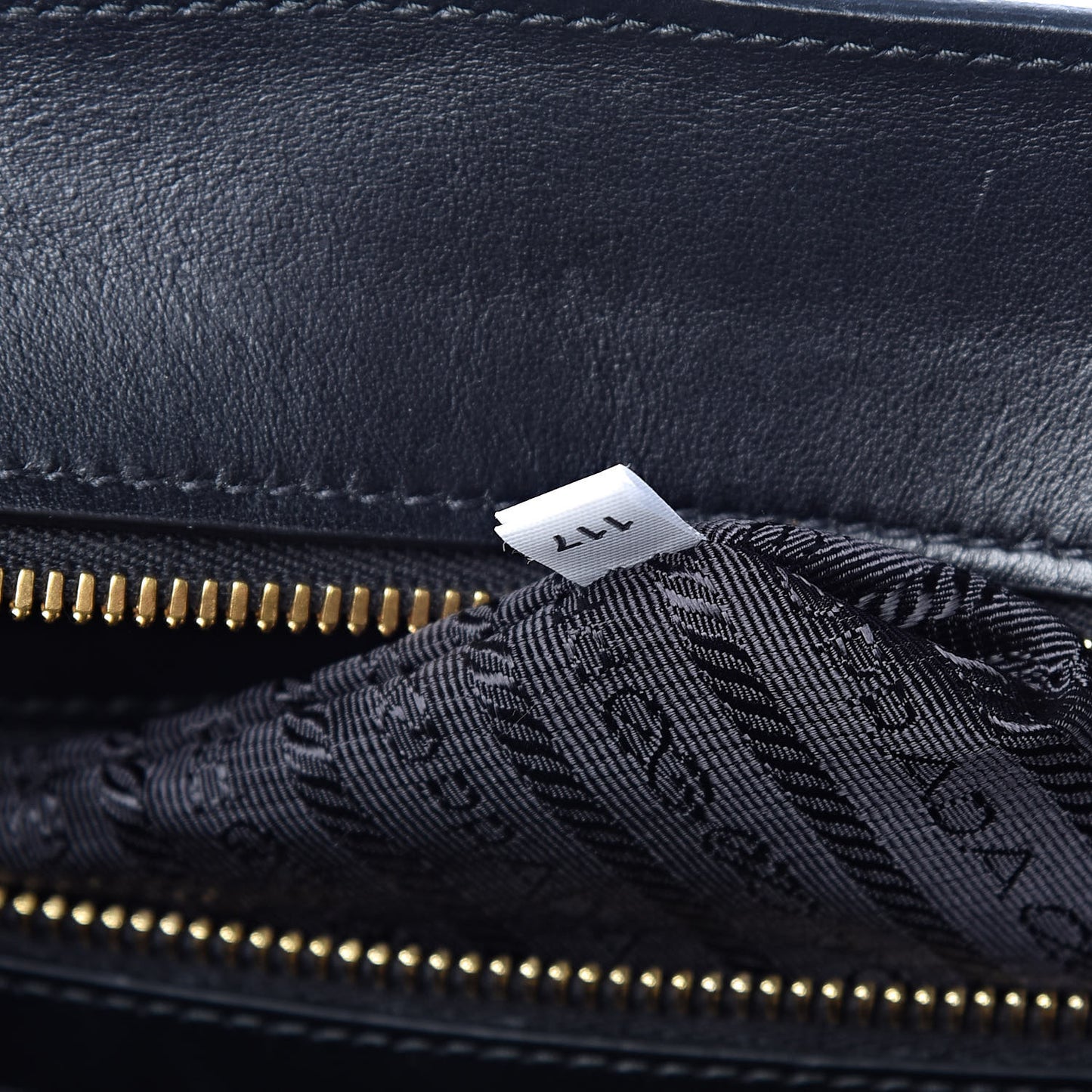 Saffiano City Calf Medium Esplanade Tote Mercurio Black