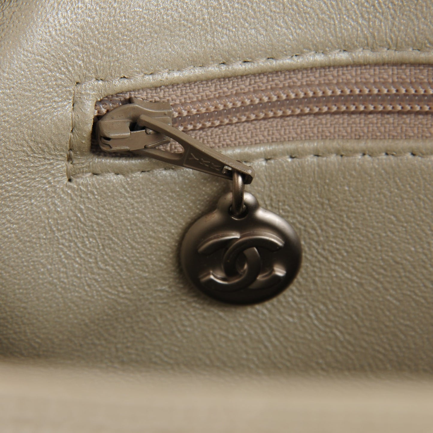 Caviar Quilted Medallion Tote Pearl