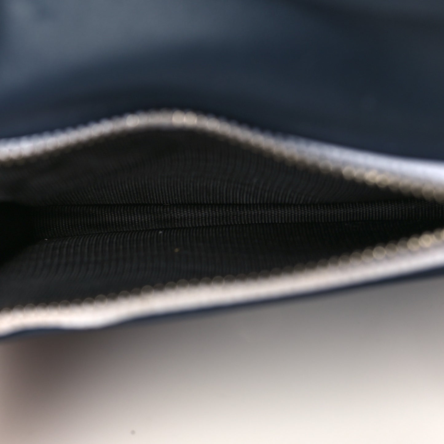 Logo Bi-Fold Shoulder Wallet Navy White