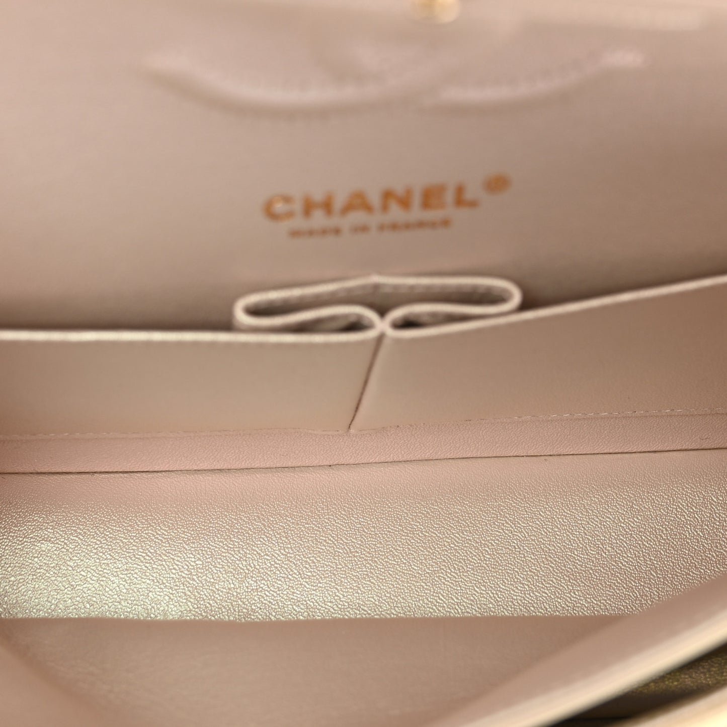 Iridescent Lambskin Quilted Medium Double Flap Ivory