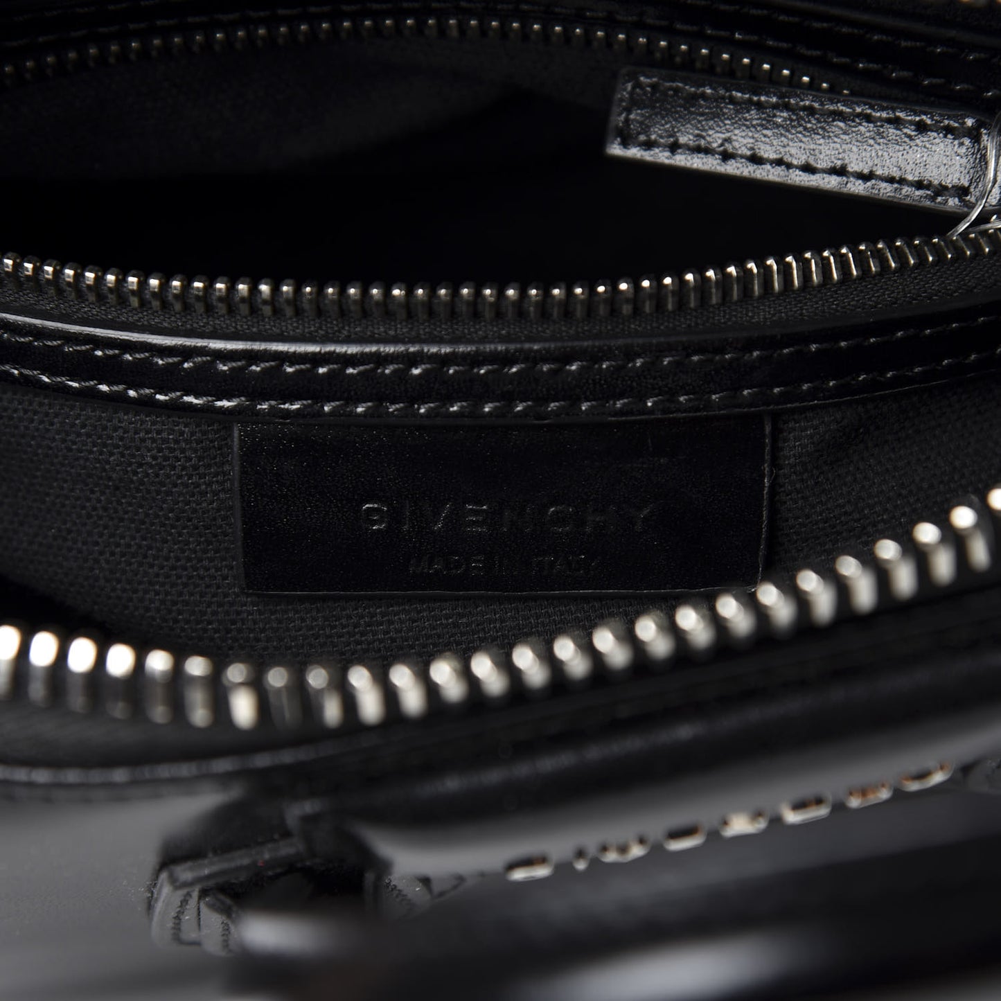 Shiny Lord Calfskin Mini Antigona Black