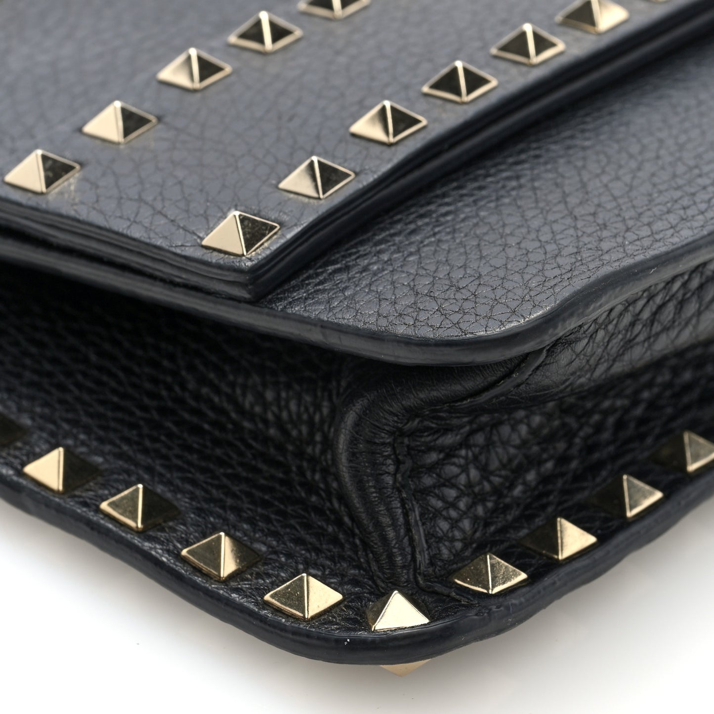 Pebbled Calfskin Rockstud Side Slip Crossbody Black