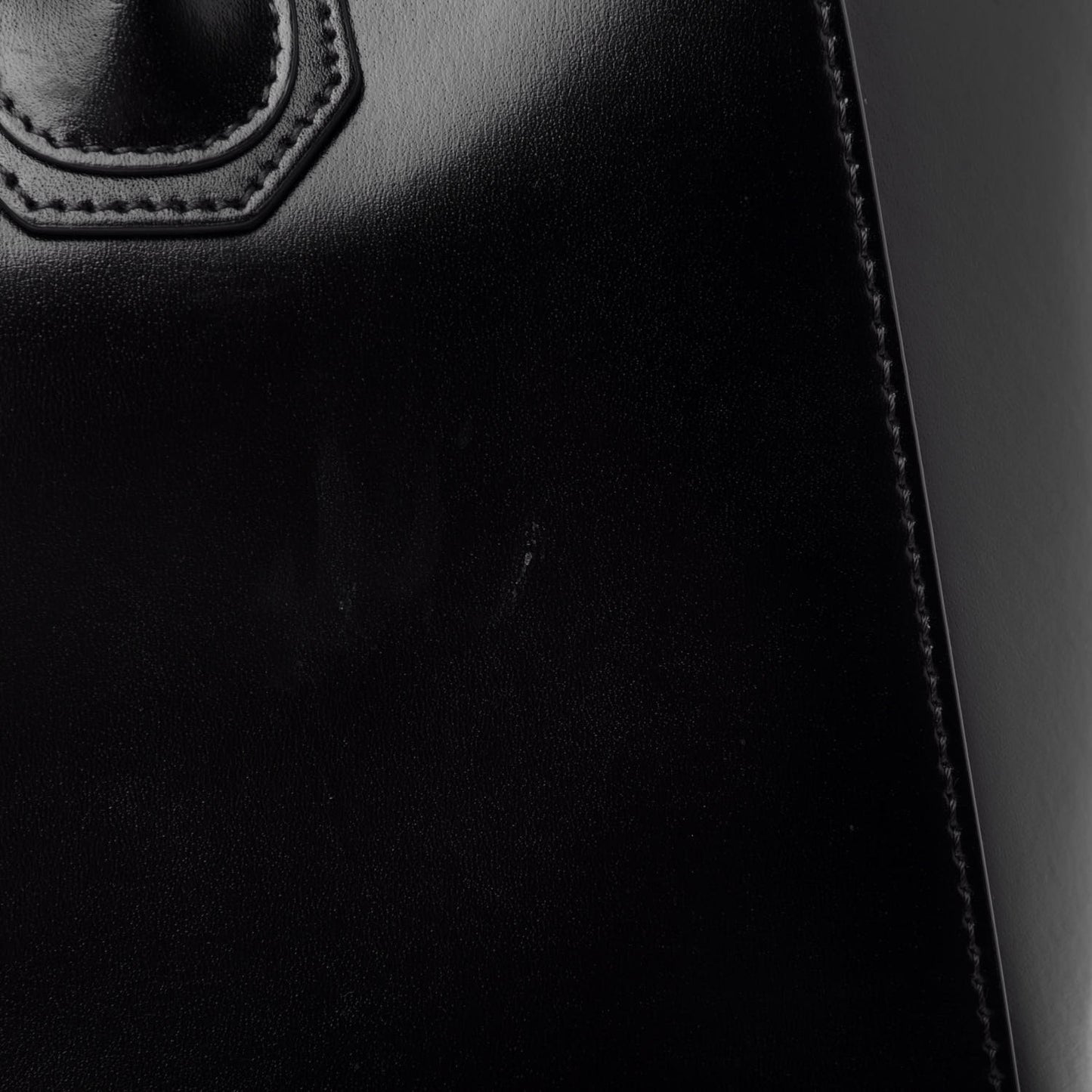 Shiny Lord Calfskin Medium Antigona Black