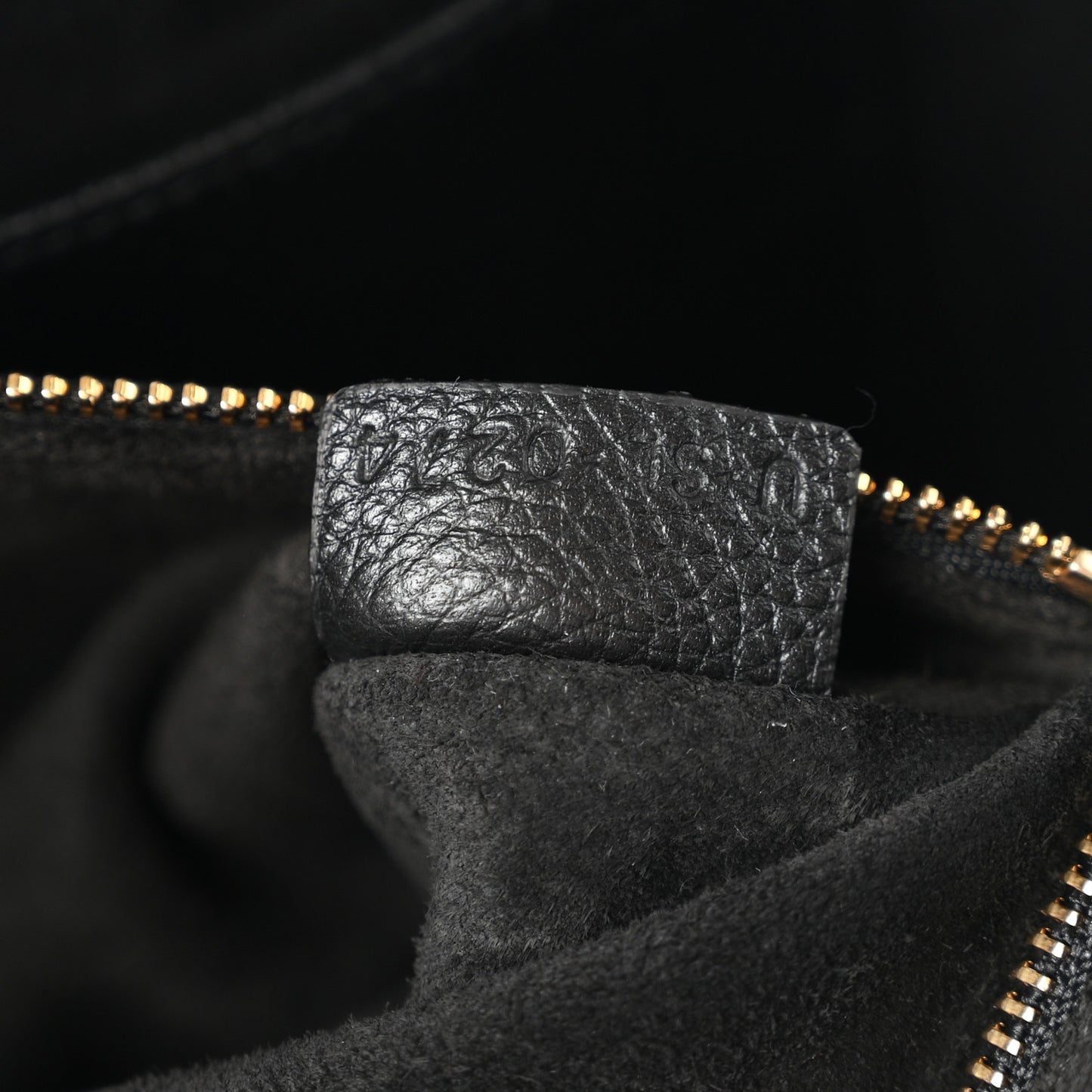 Grained Calfskin Triomphe Medium Cabas Anais Black