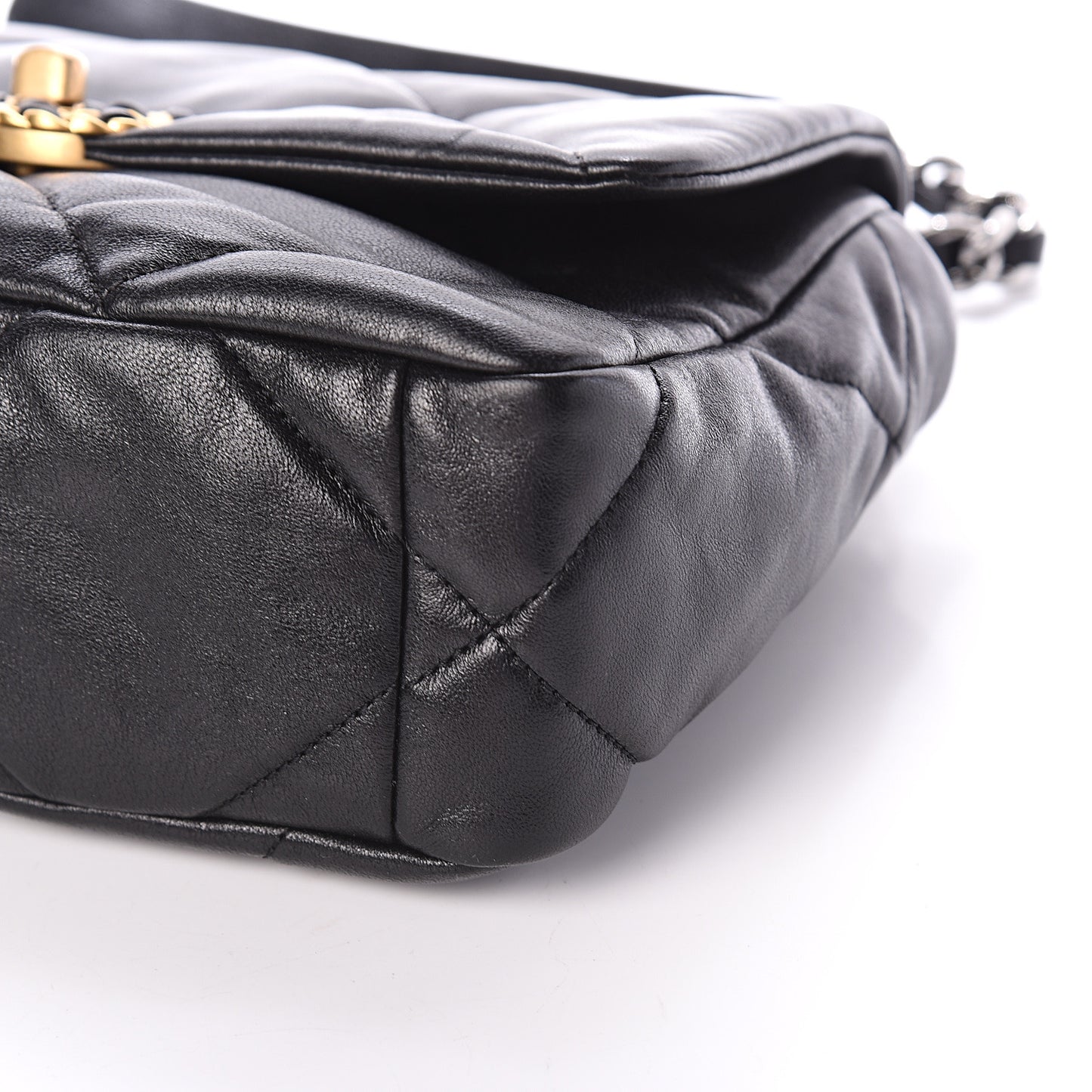 Lambskin Quilted Medium 19 Flap Black