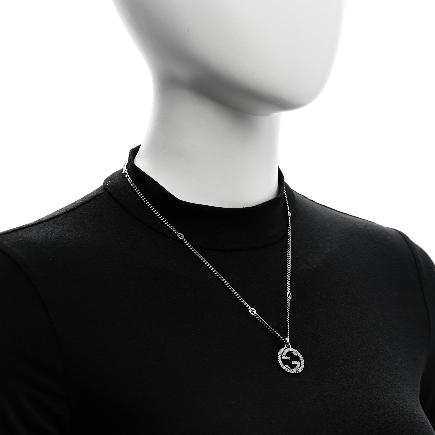 GUCCI　ネックレス Gucci Sterling Silver Textured Interlocking G Pendant Necklace