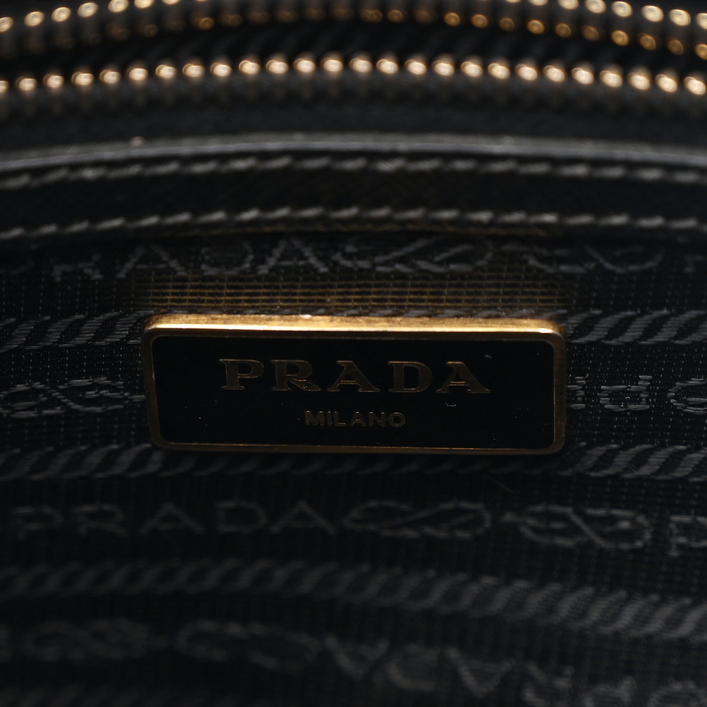 Saffiano Medium Galleria Double Zip Tote Black