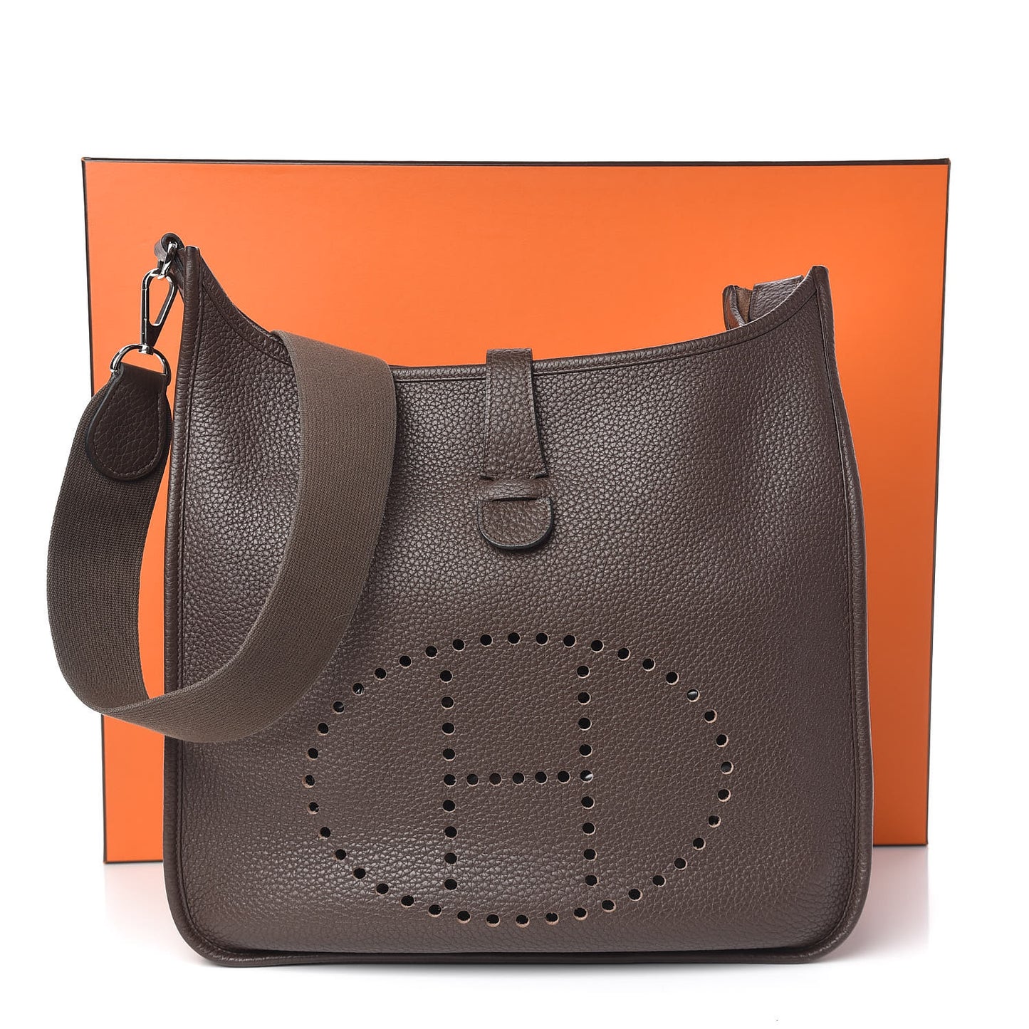 Taurillon Clemence Evelyne III PM Cafe