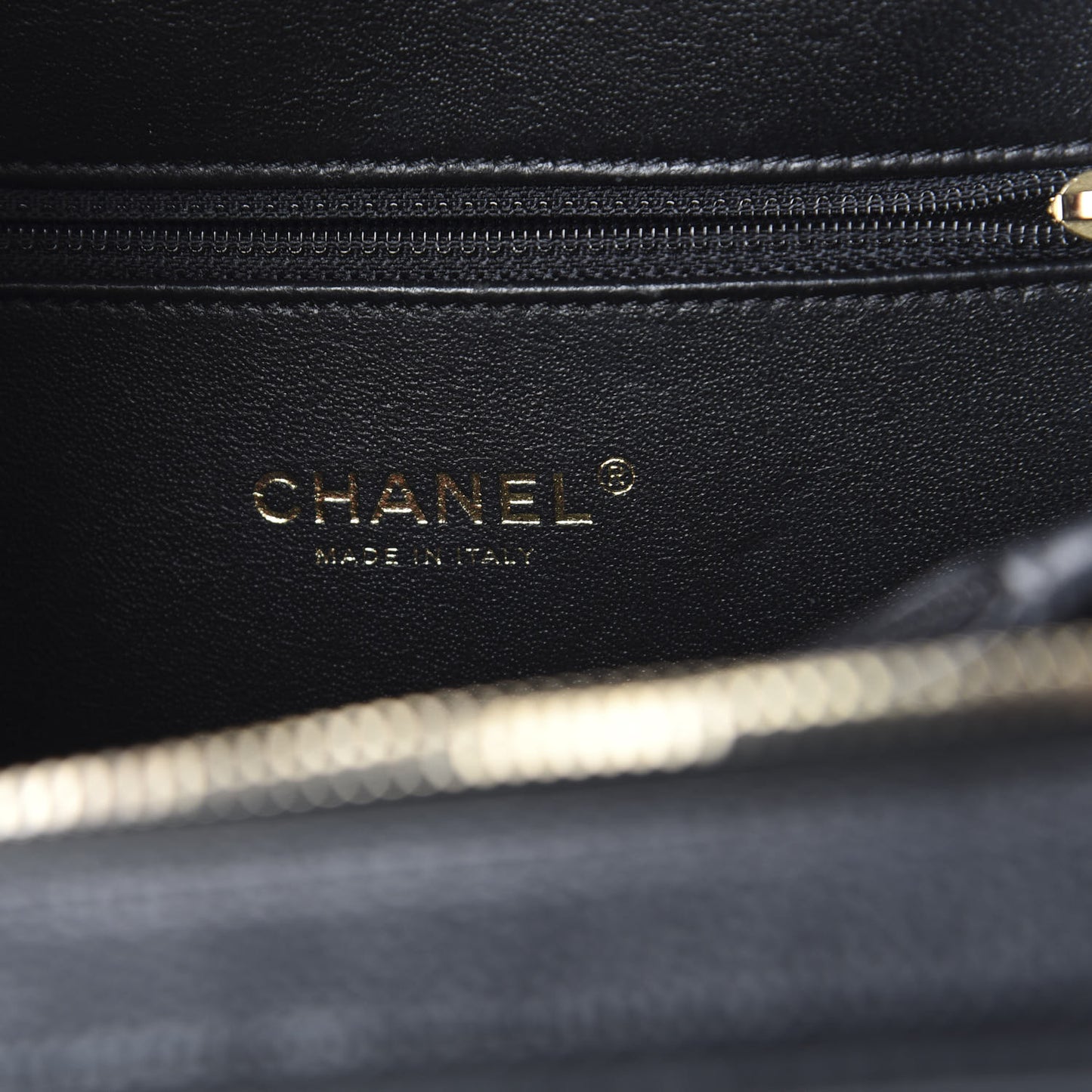 Caviar Quilted Medium CC Filigree Vanity Case Black