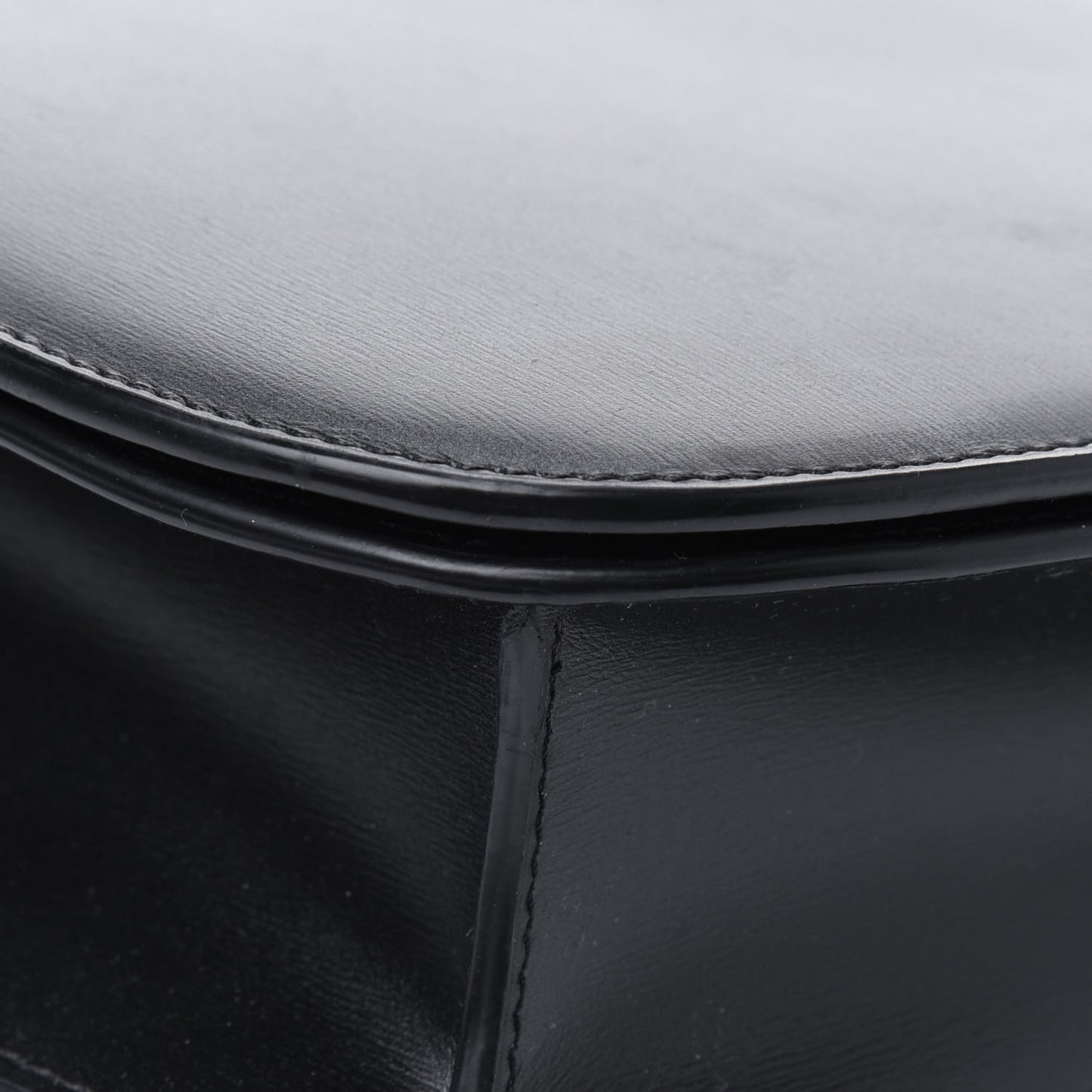 Box Calfskin Medium Classic Box Flap Bag Black