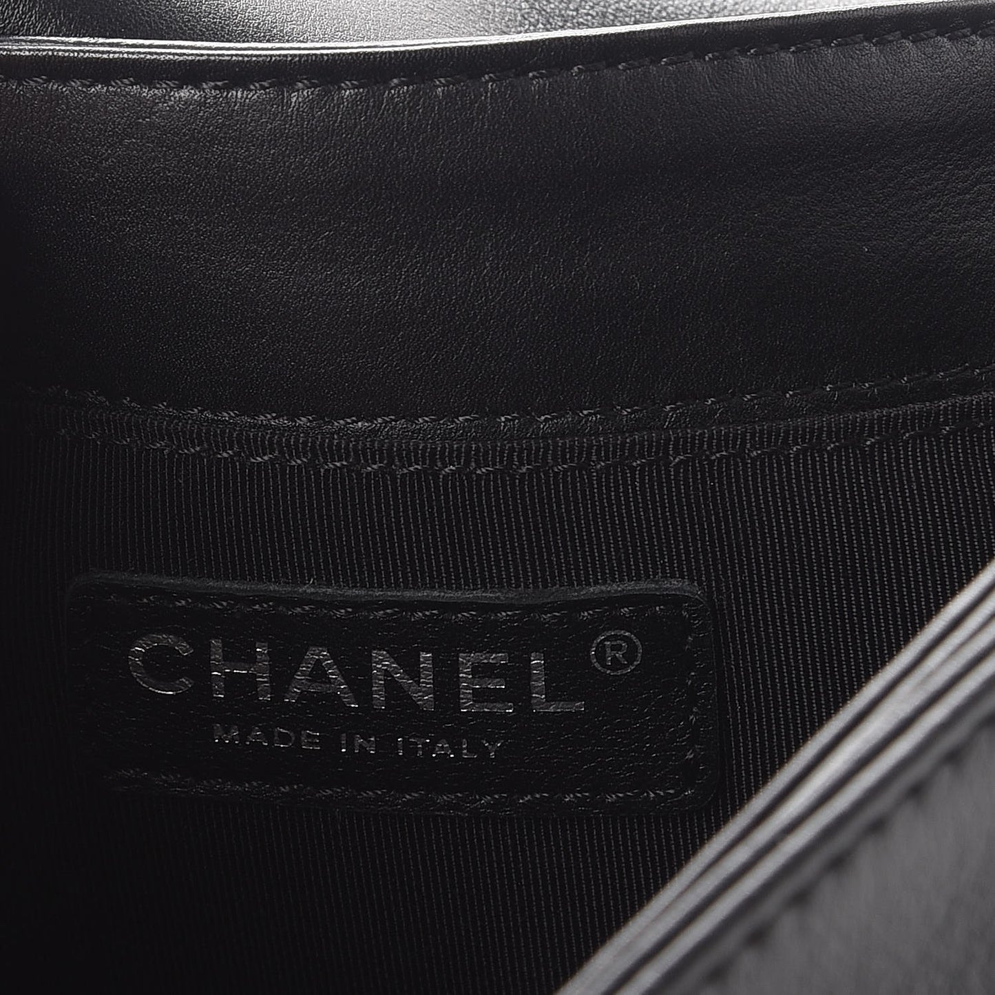 Calfskin Enchained Medium Boy Flap Black