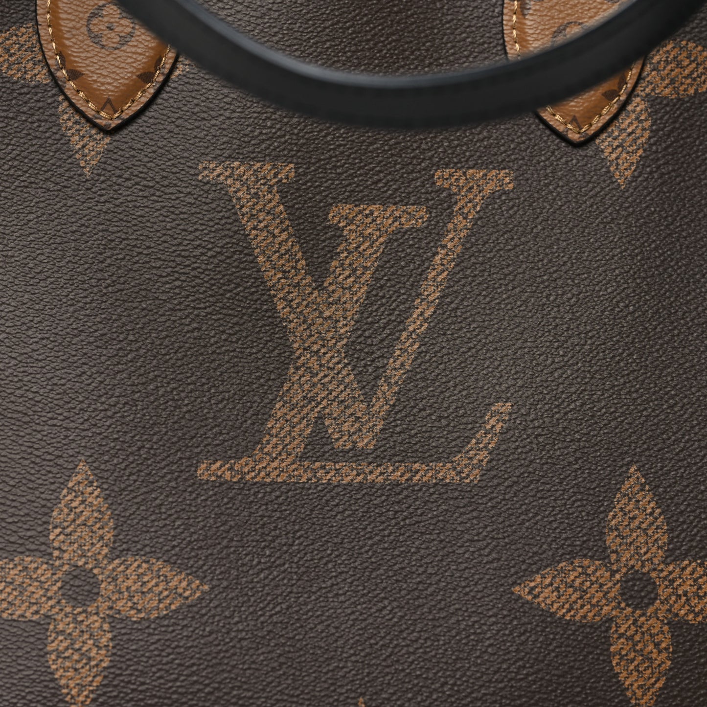 Reverse Monogram Giant Onthego MM