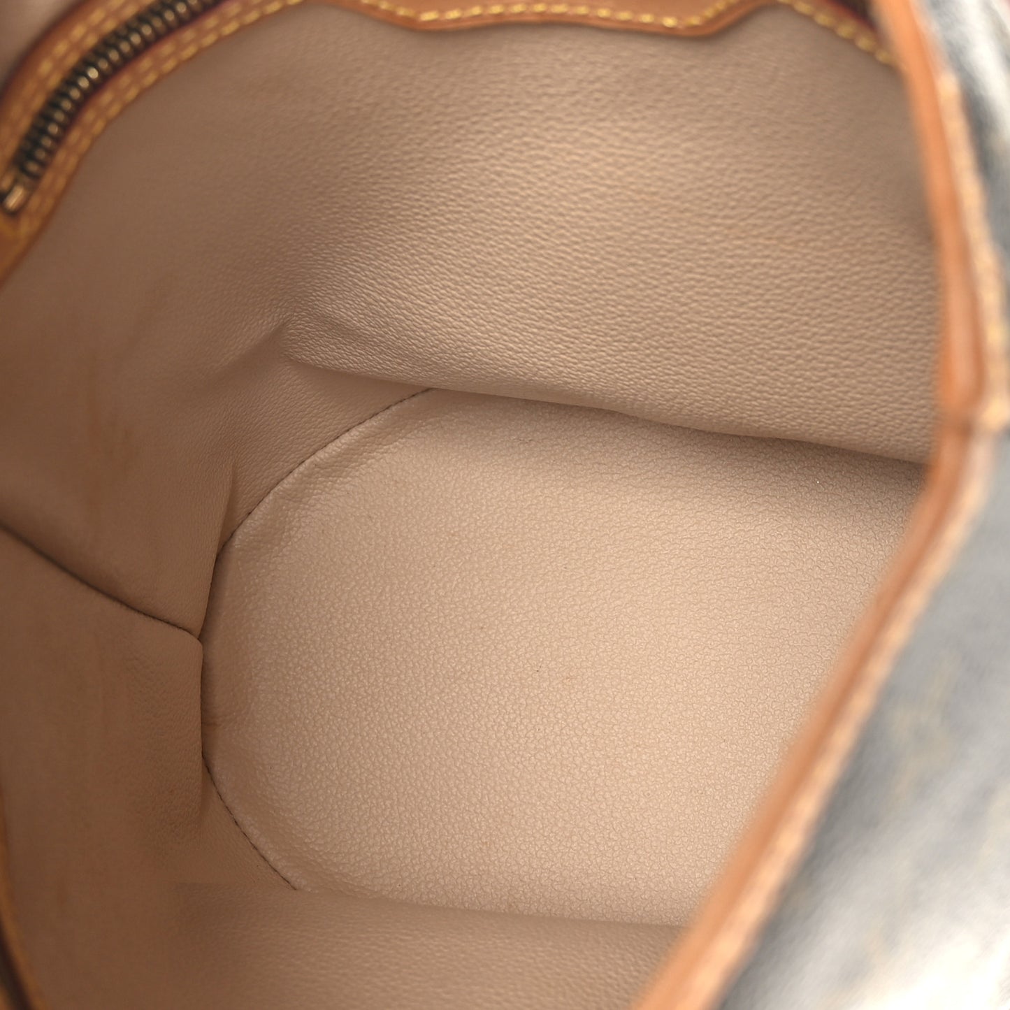 Monogram Petit Bucket 23