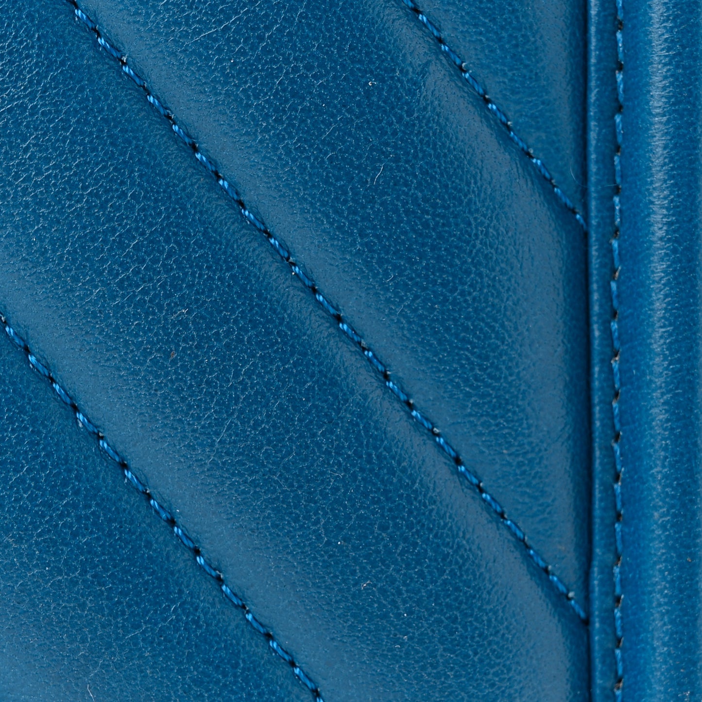 Lambskin Chevron Quilted New Medium Boy Flap Blue