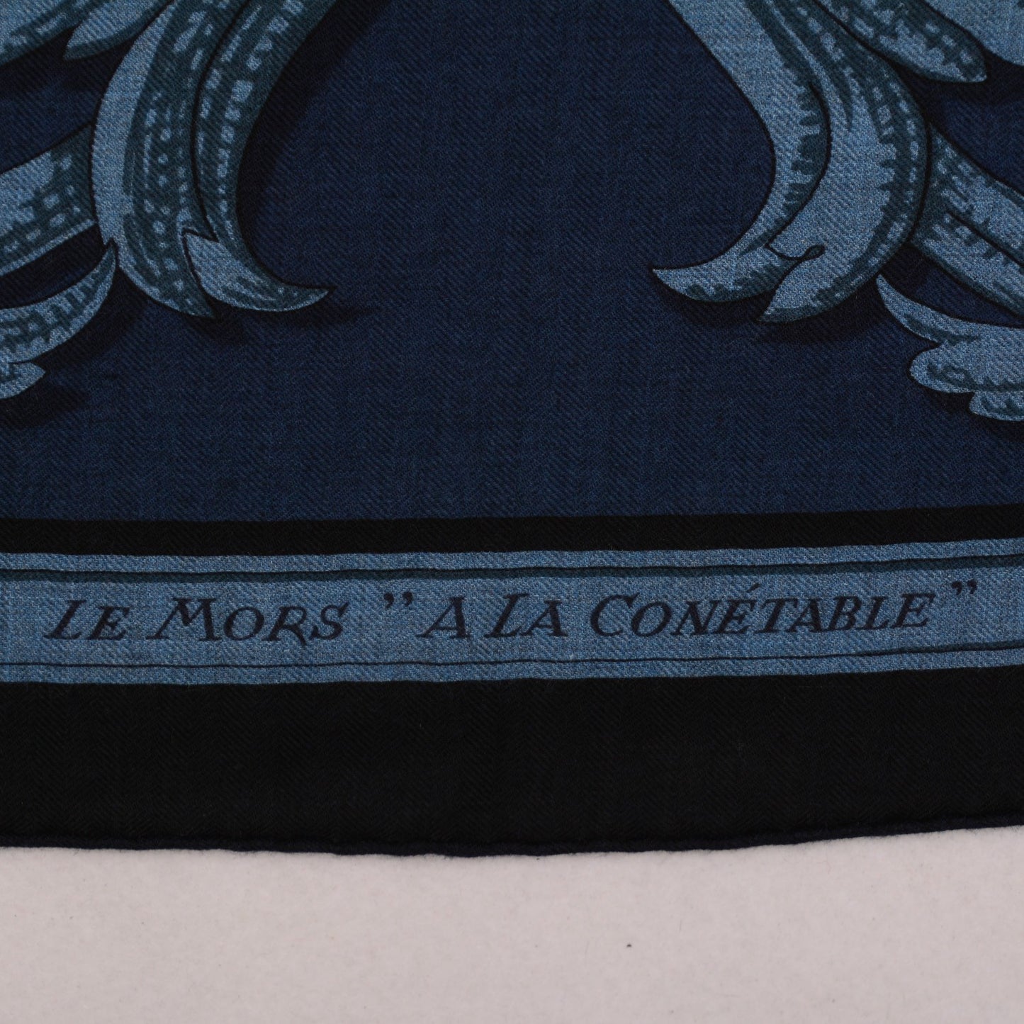 Cashmere Silk Le Mors a La Conetable Shawl 140 Marine Noir Bleu Chine