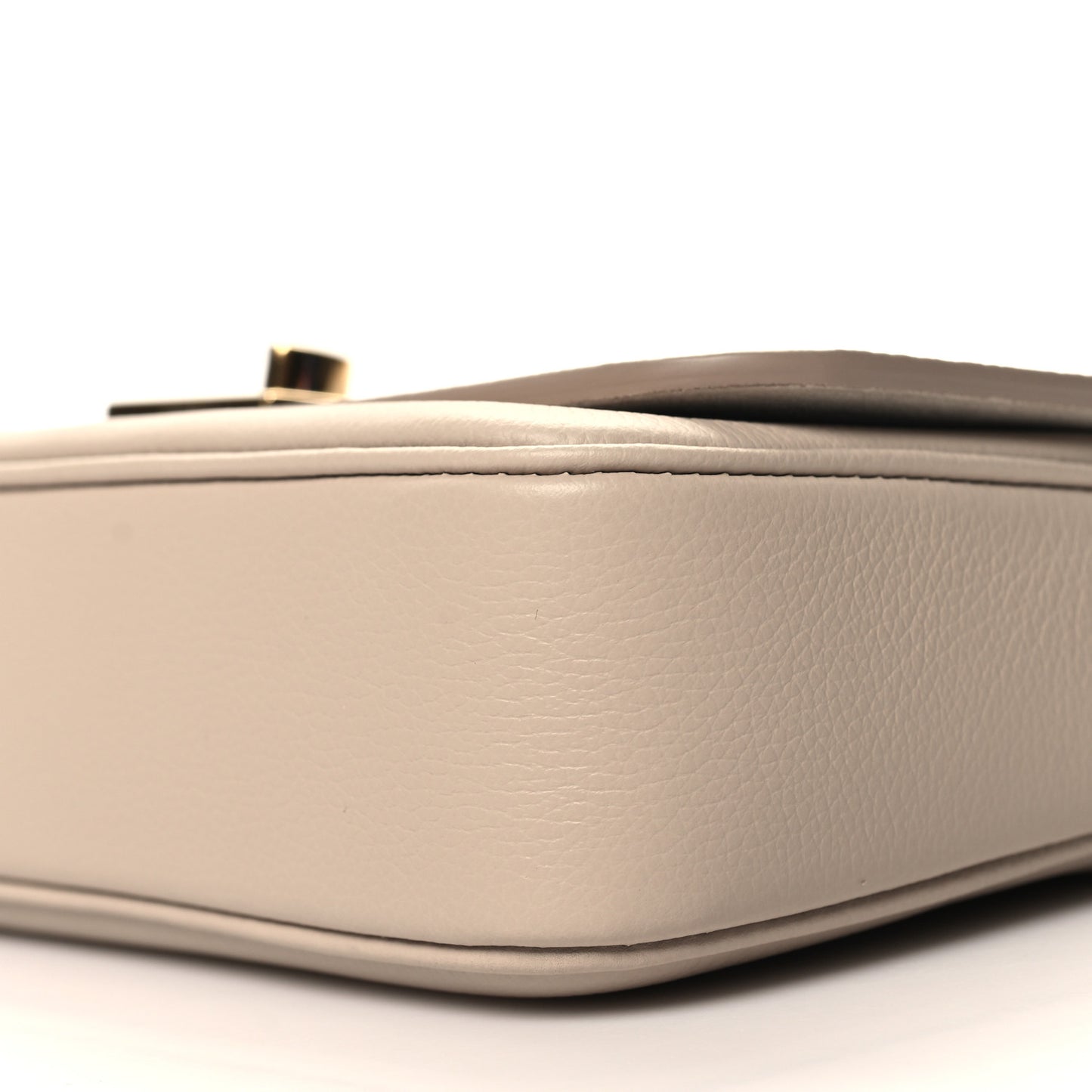 Grained Calfskin Lockme Chain East West Greige