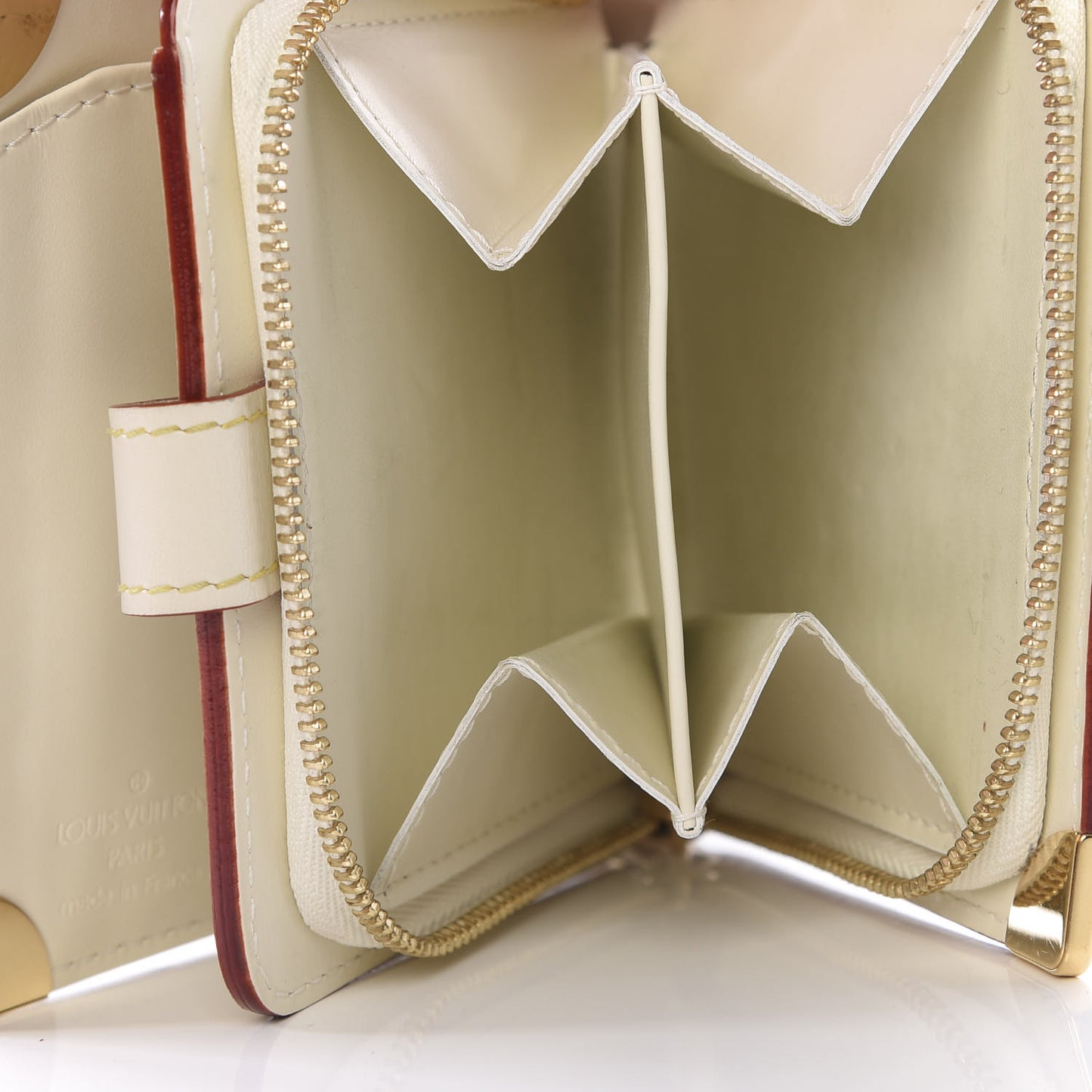 Suhali Compact Zipped Wallet White