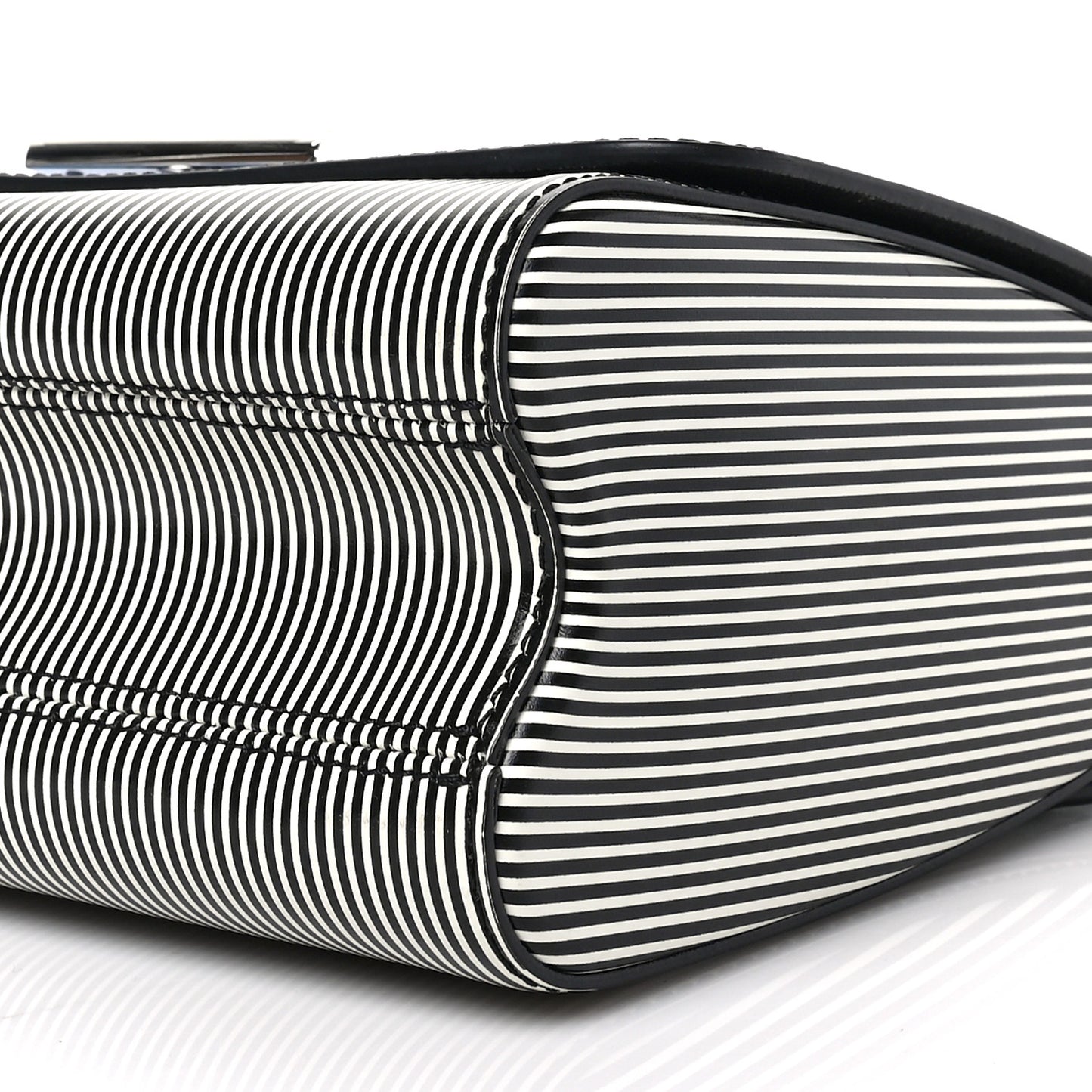 Calfskin Gradient Twist MM Black Toledo