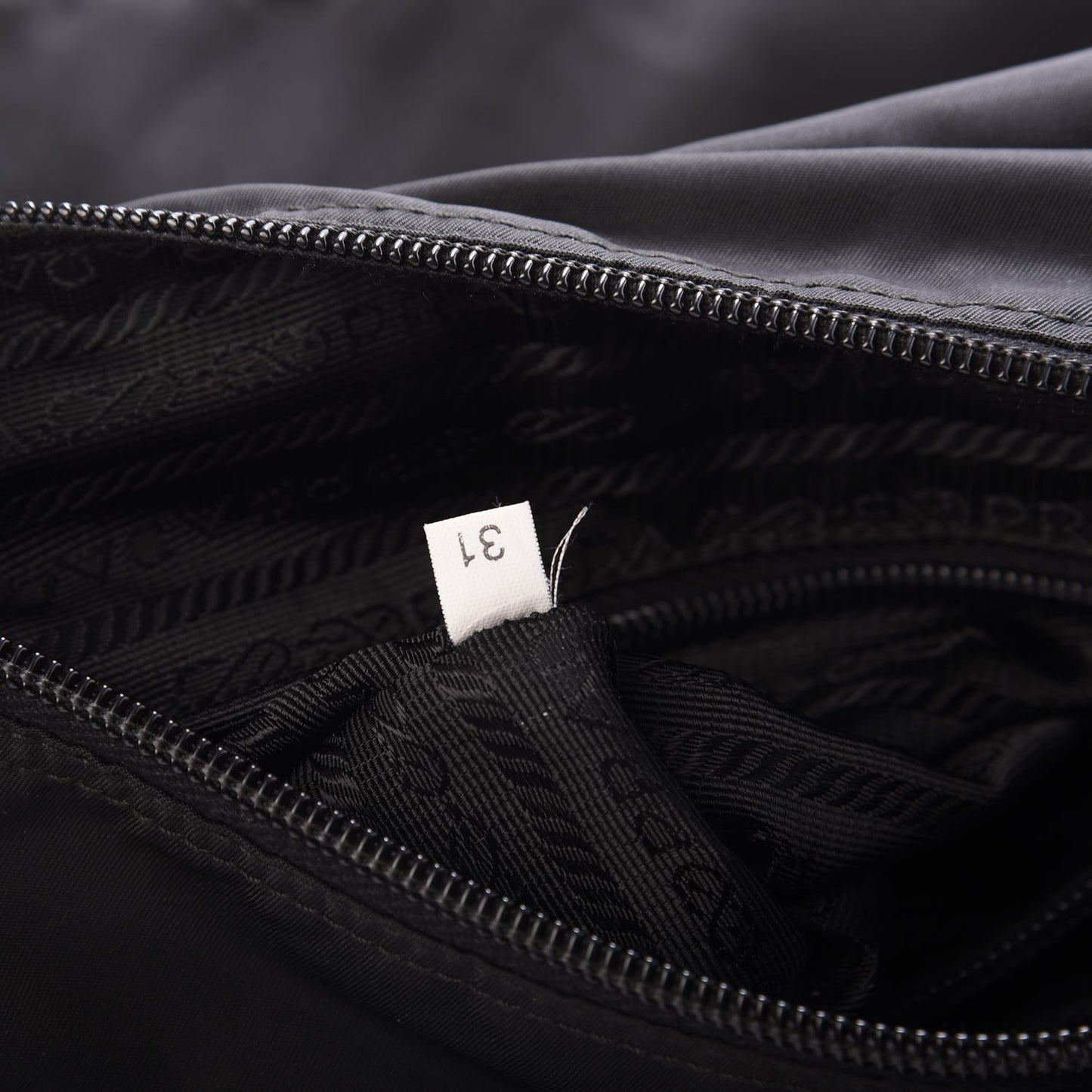 Nylon Vela Messenger Black