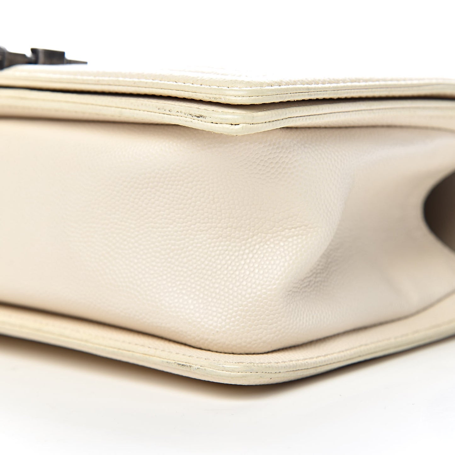 Caviar Quilted Medium Boy Flap Ivory