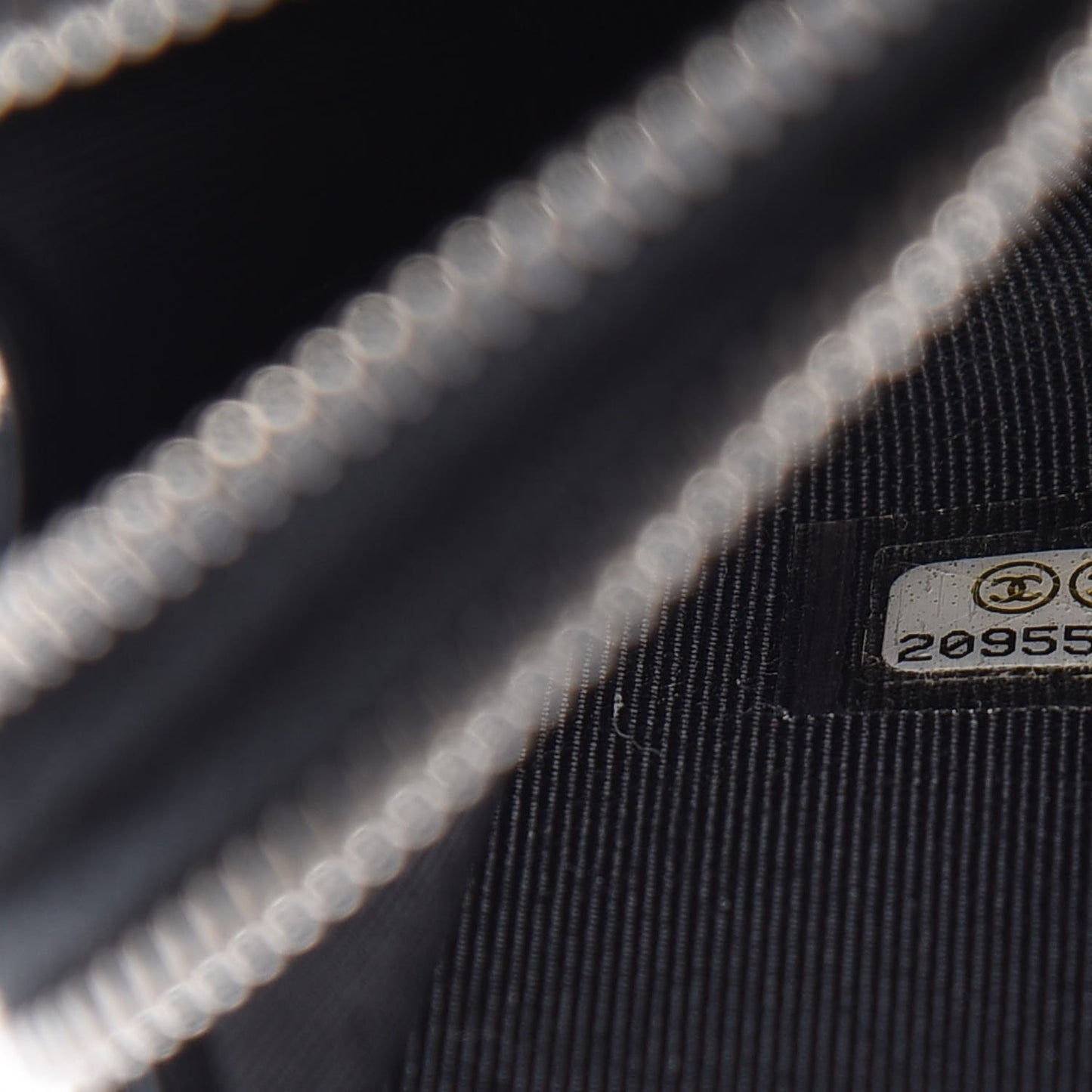 Caviar Quilted Large Zip Around Phone Holder Black