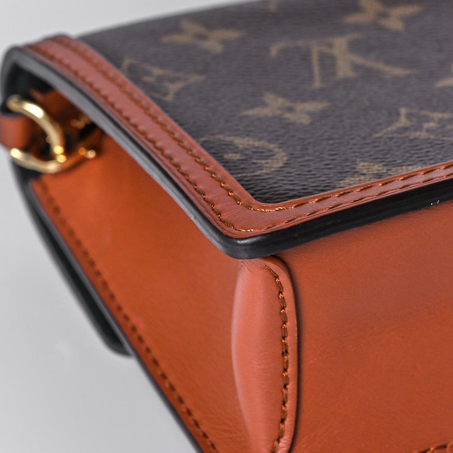 Reverse Monogram Dauphine Chain Wallet