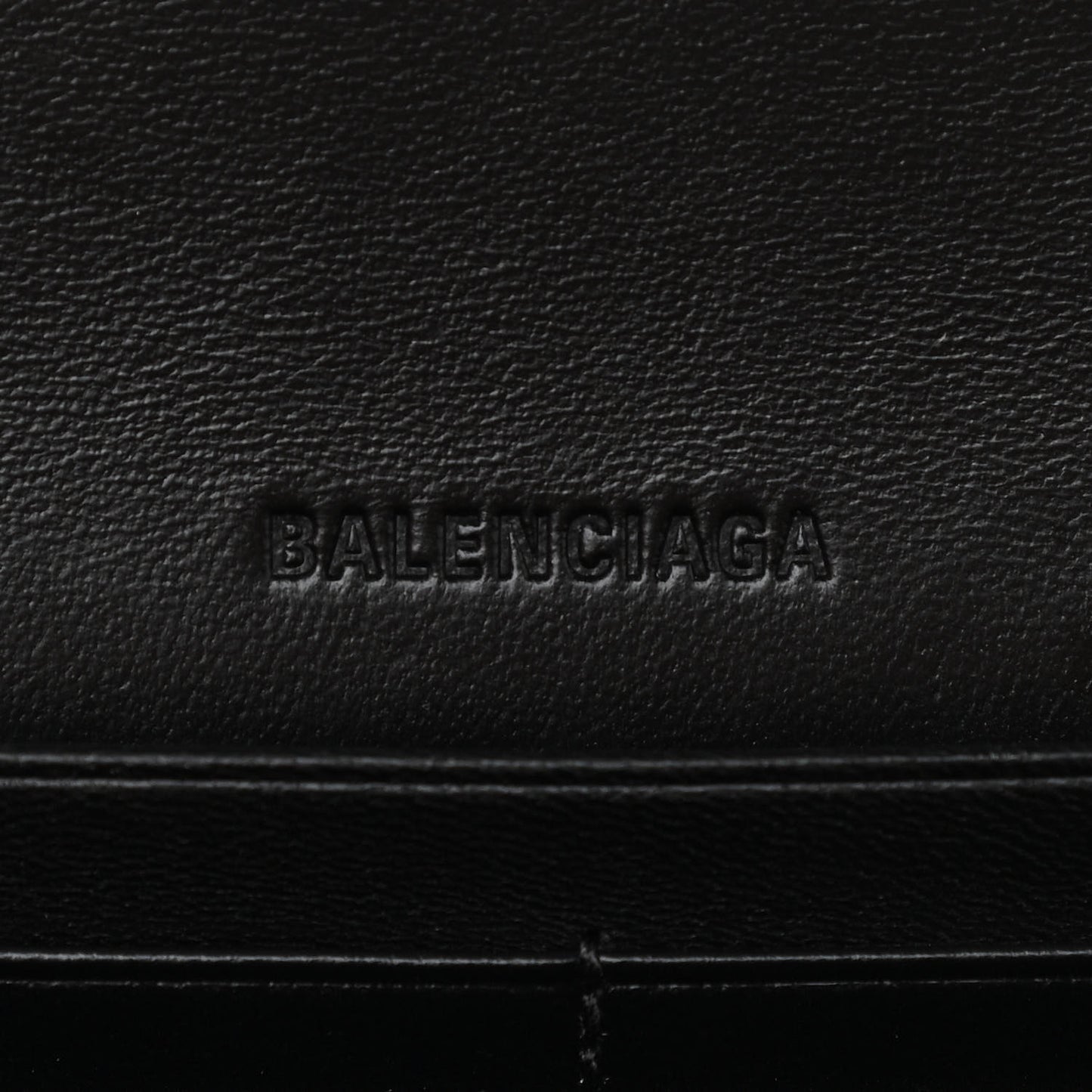 Extra Supple Calfskin Crocodile Embossed Gossip Wallet On Chain Black