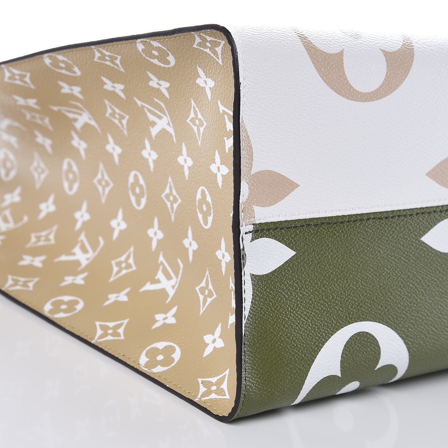 Louis Vuitton Monogram Giant Onthego GM Kaki Beige 9 of 11