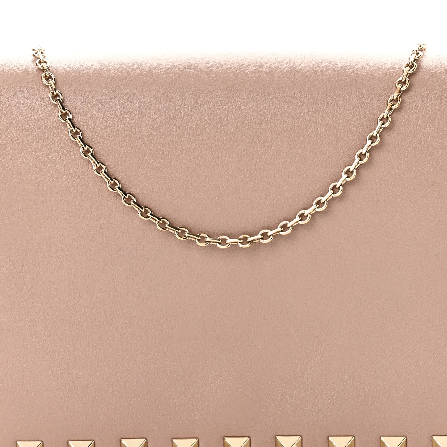 Vitello Rockstud Wallet on Chain Poudre