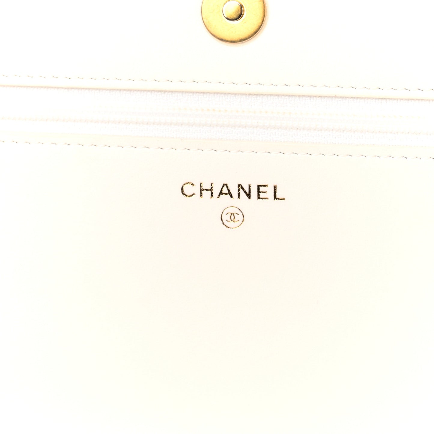 Caviar Quilted Boy Wallet On Chain WOC White