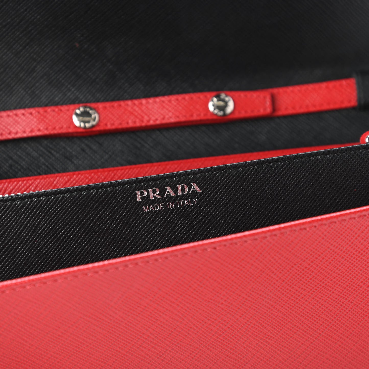 Saffiano Bi-Color Wallet on Chain Fuoco Black