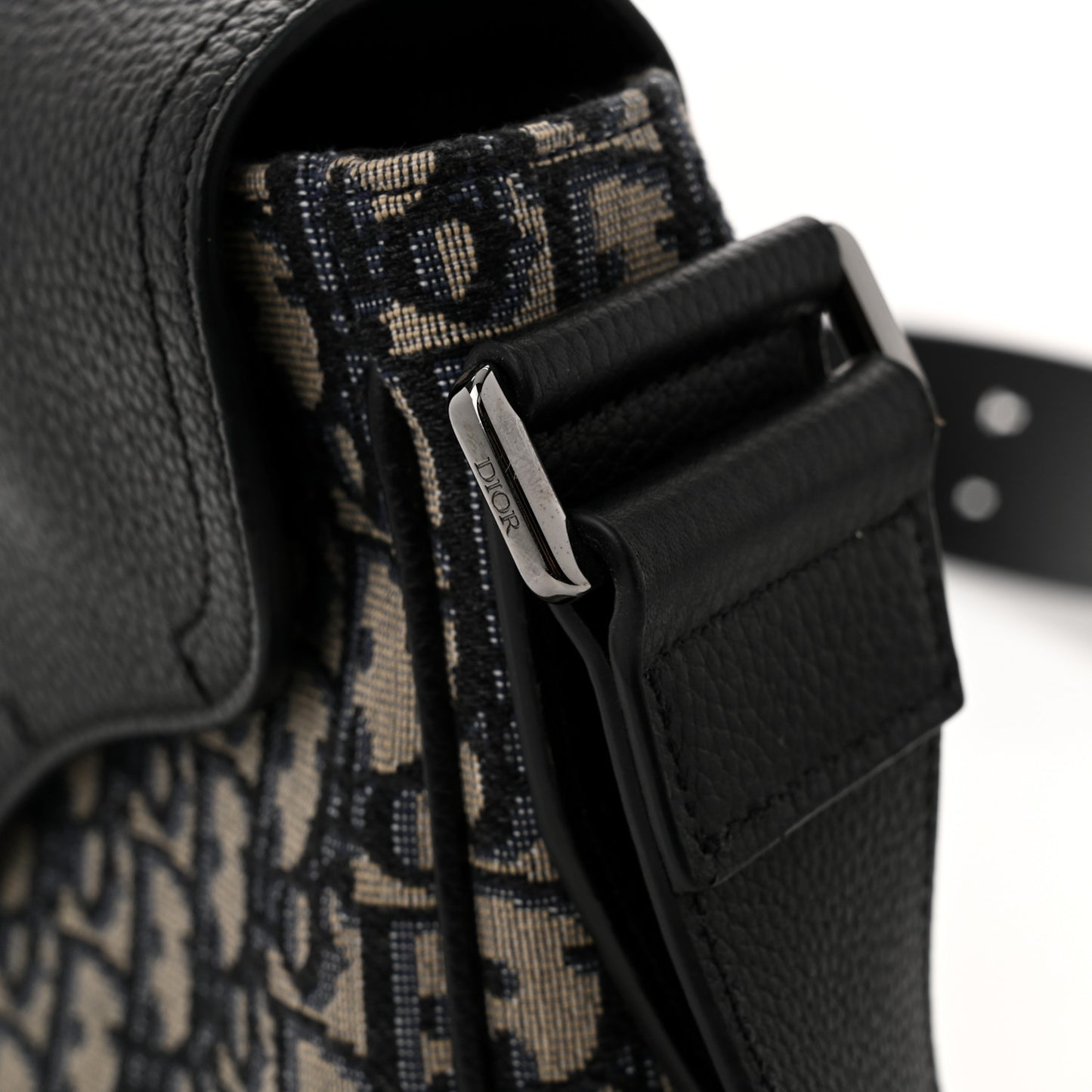 Grained Calfskin Oblique Mini Saddle Messenger Black