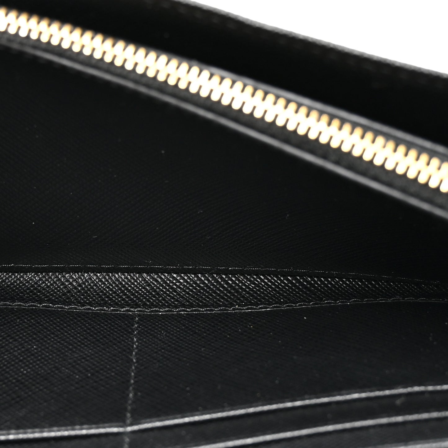 Saffiano Metal Oro Chain Wallet Black