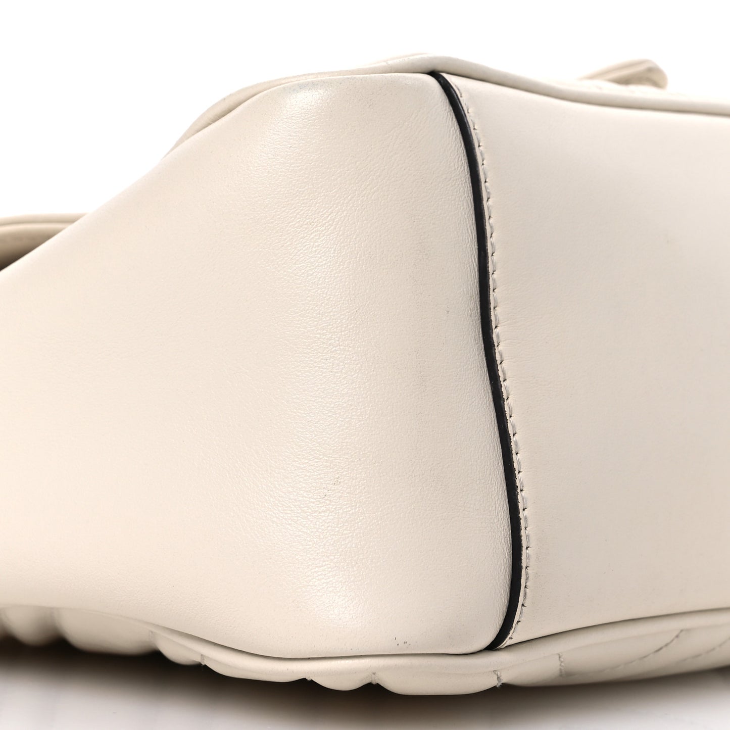 Calfskin Matelasse Small GG Marmont Top Handle Shoulder Bag White