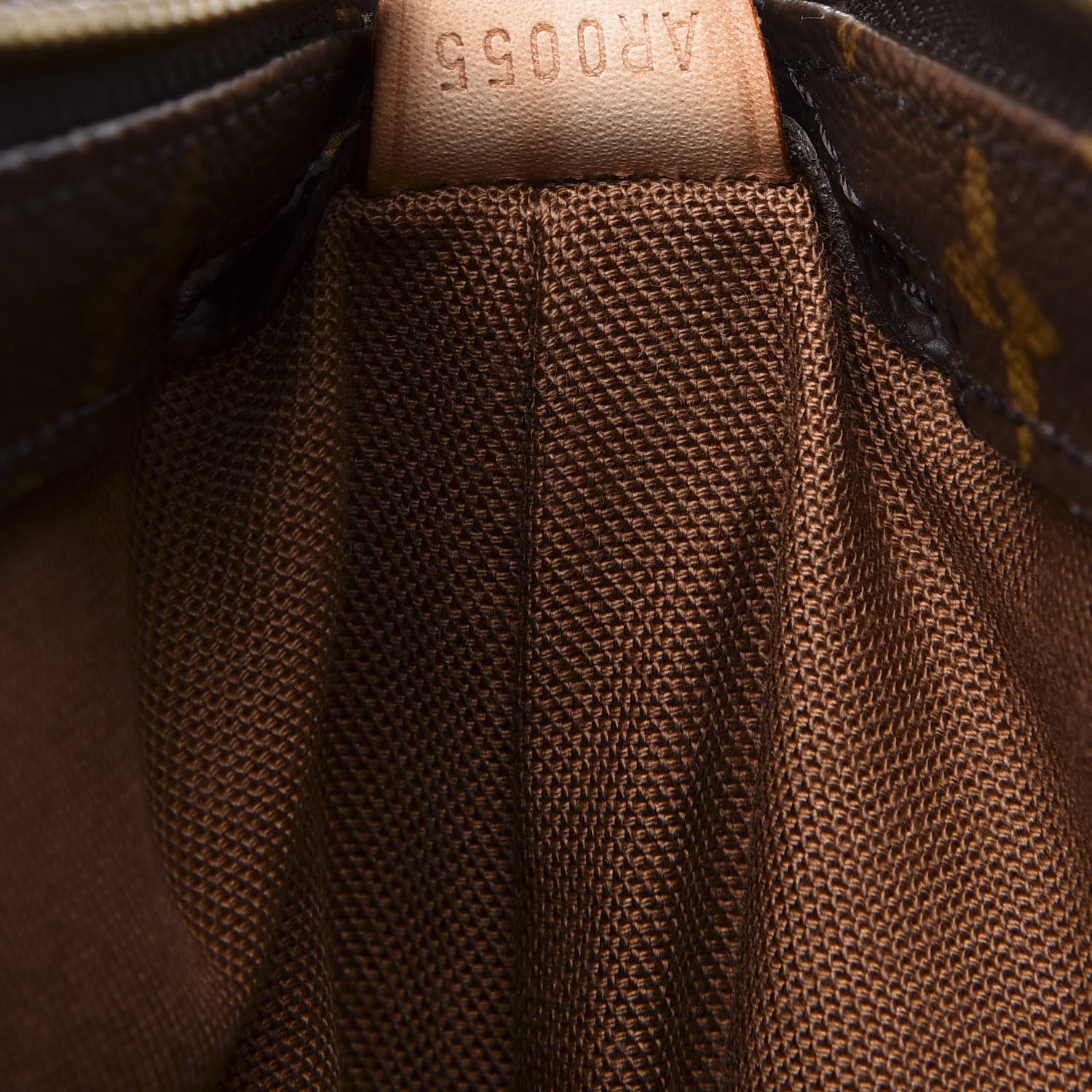 Louis Vuitton Monogram Cabas Mezzo 6 of 10