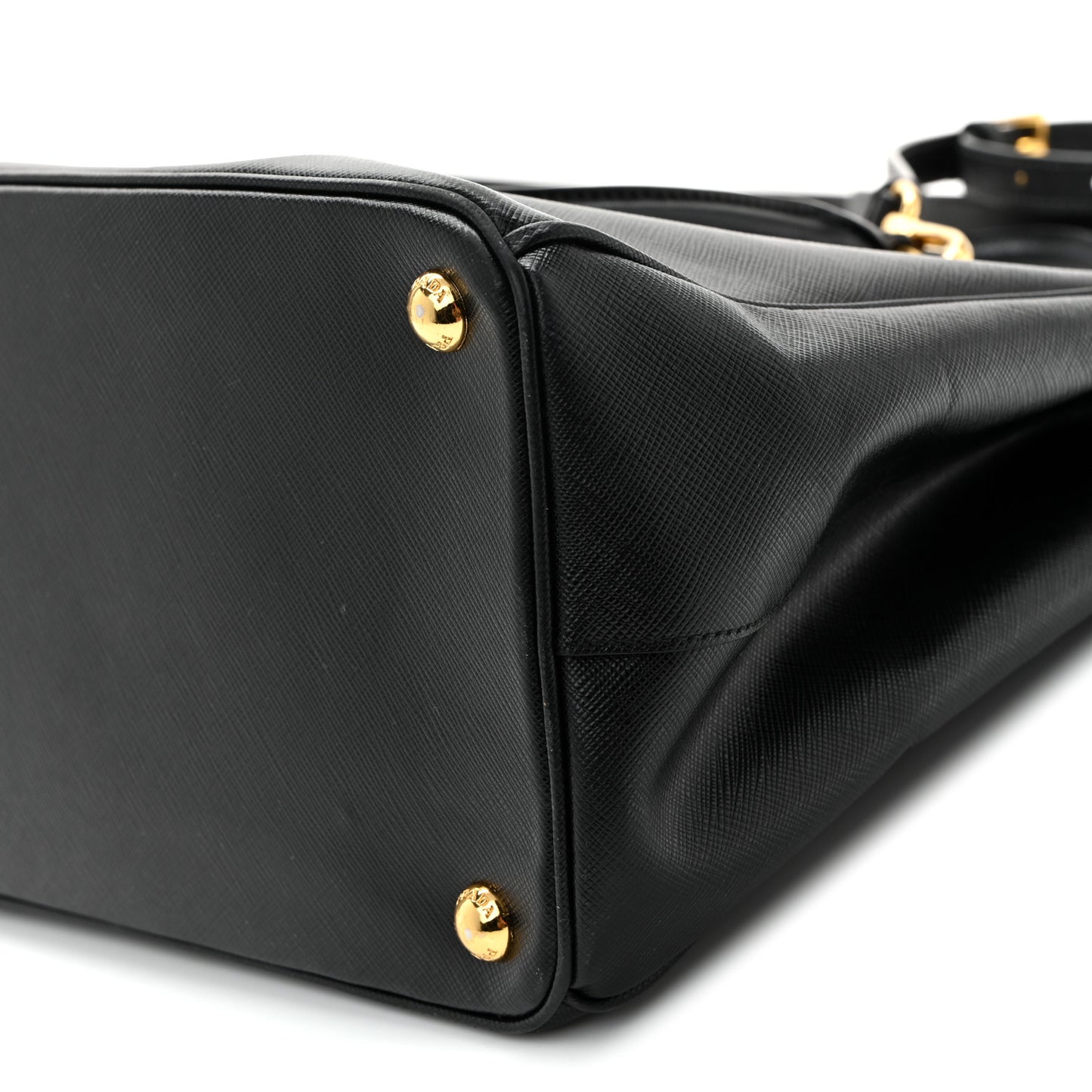 Saffiano Medium Galleria Double Zip Tote Black
