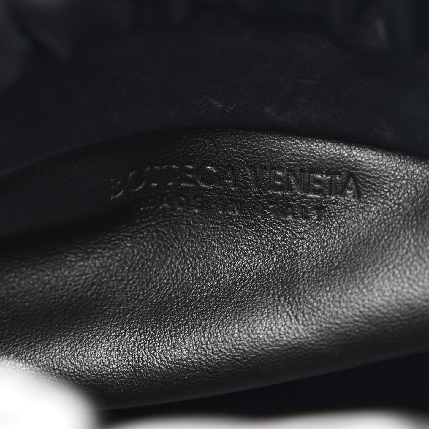 Calfskin The Pouch Chain Black