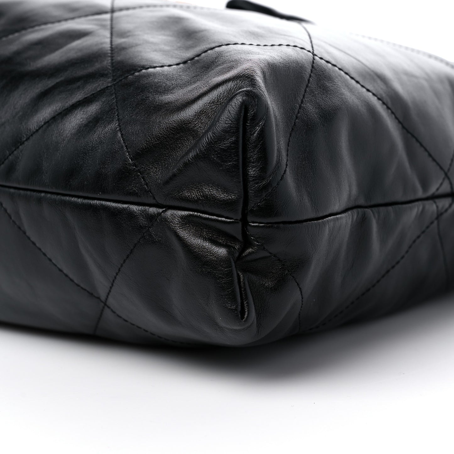 Shiny Calfskin Quilted Chanel 22 Black