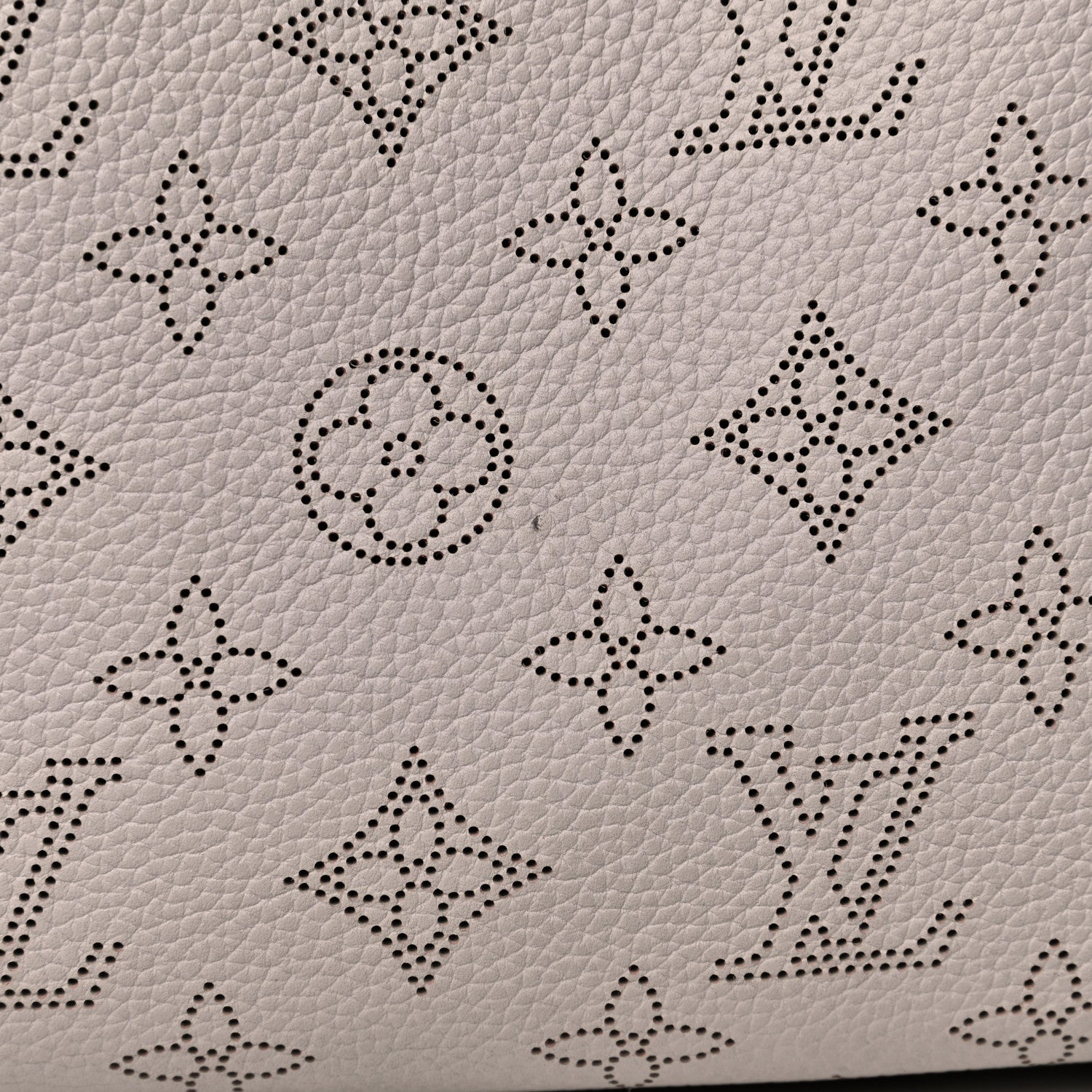 Louis Vuitton Mahina Hina MM Brume 15 of 20